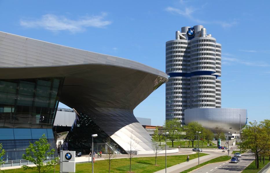 BMW Welt y 4 cilindros, Múnich, Alemania 2012-04-28, DD 02