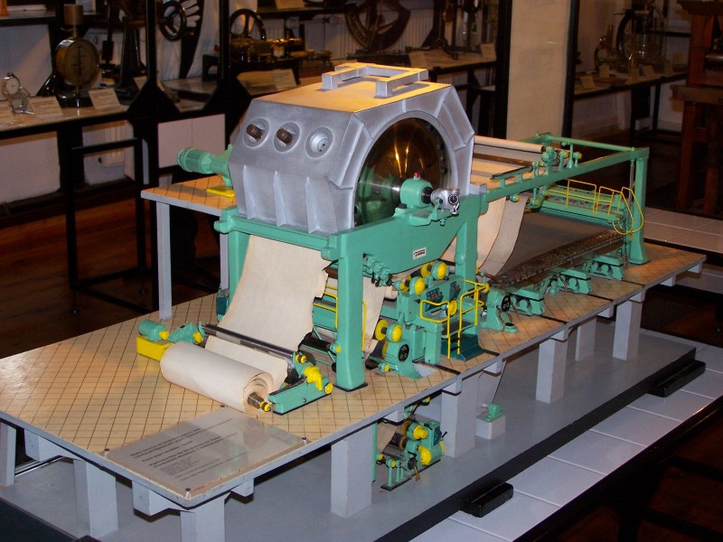 Model maszyny do produkcji papieru tisse