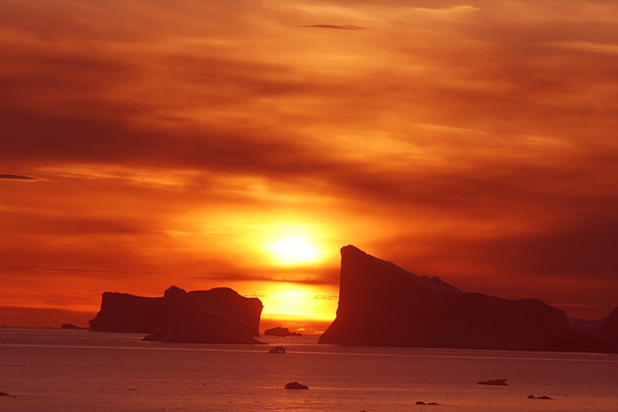 Sunset icebergs