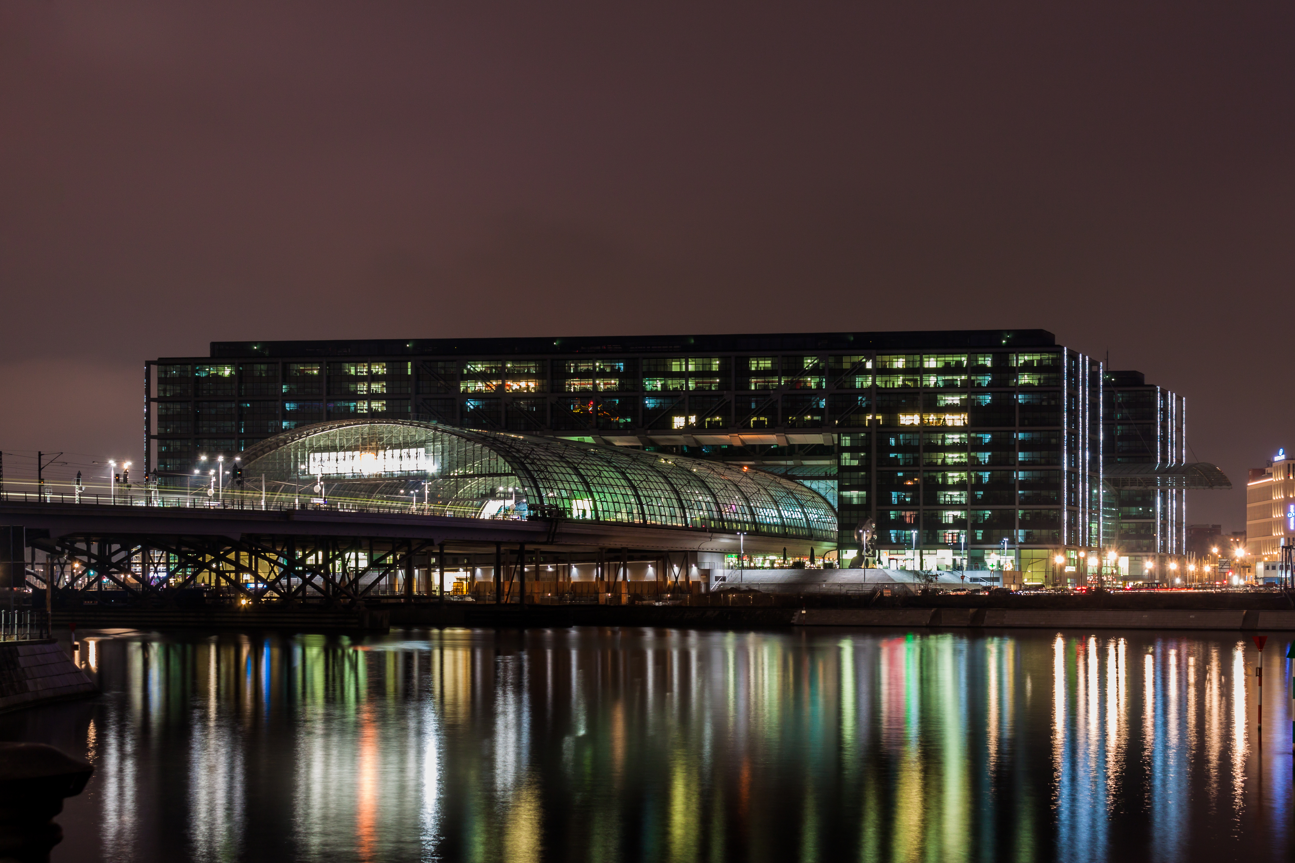 141214 Berlin Hauptbahnhof bei Nacht