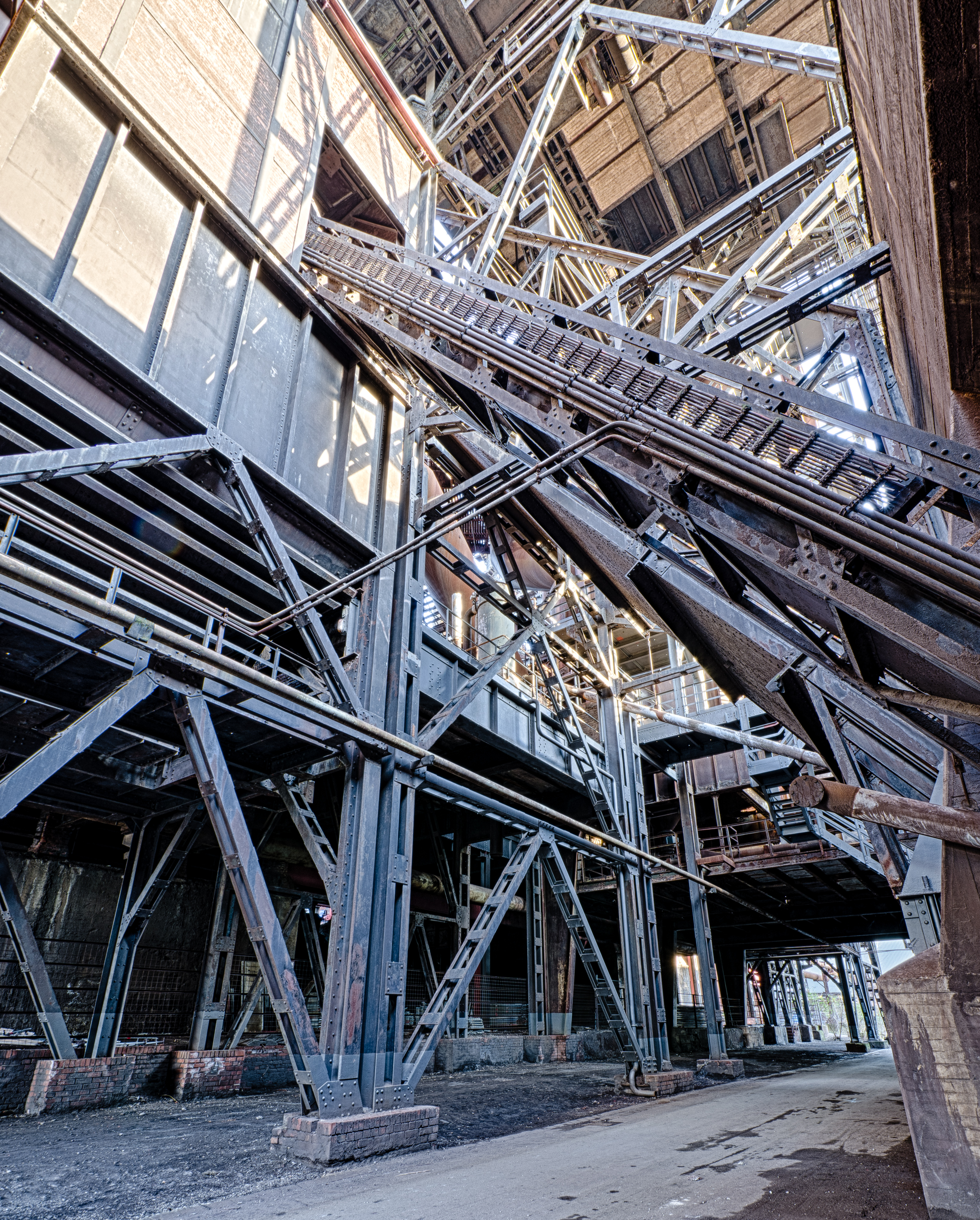 Landschaftspark-Duisburg-Nord-Stahlkonstruktion-Innen