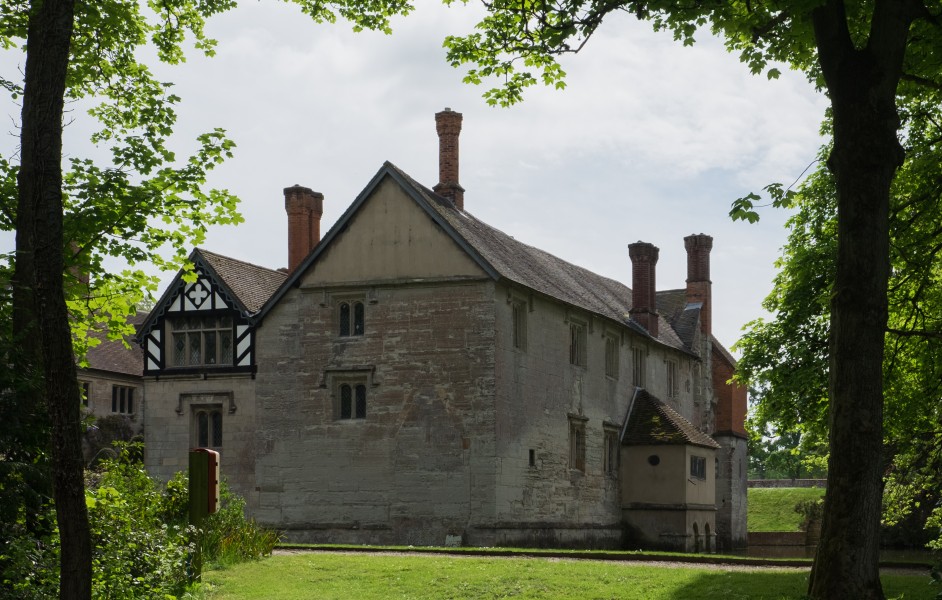 Baddesley Clinton house west May 2016