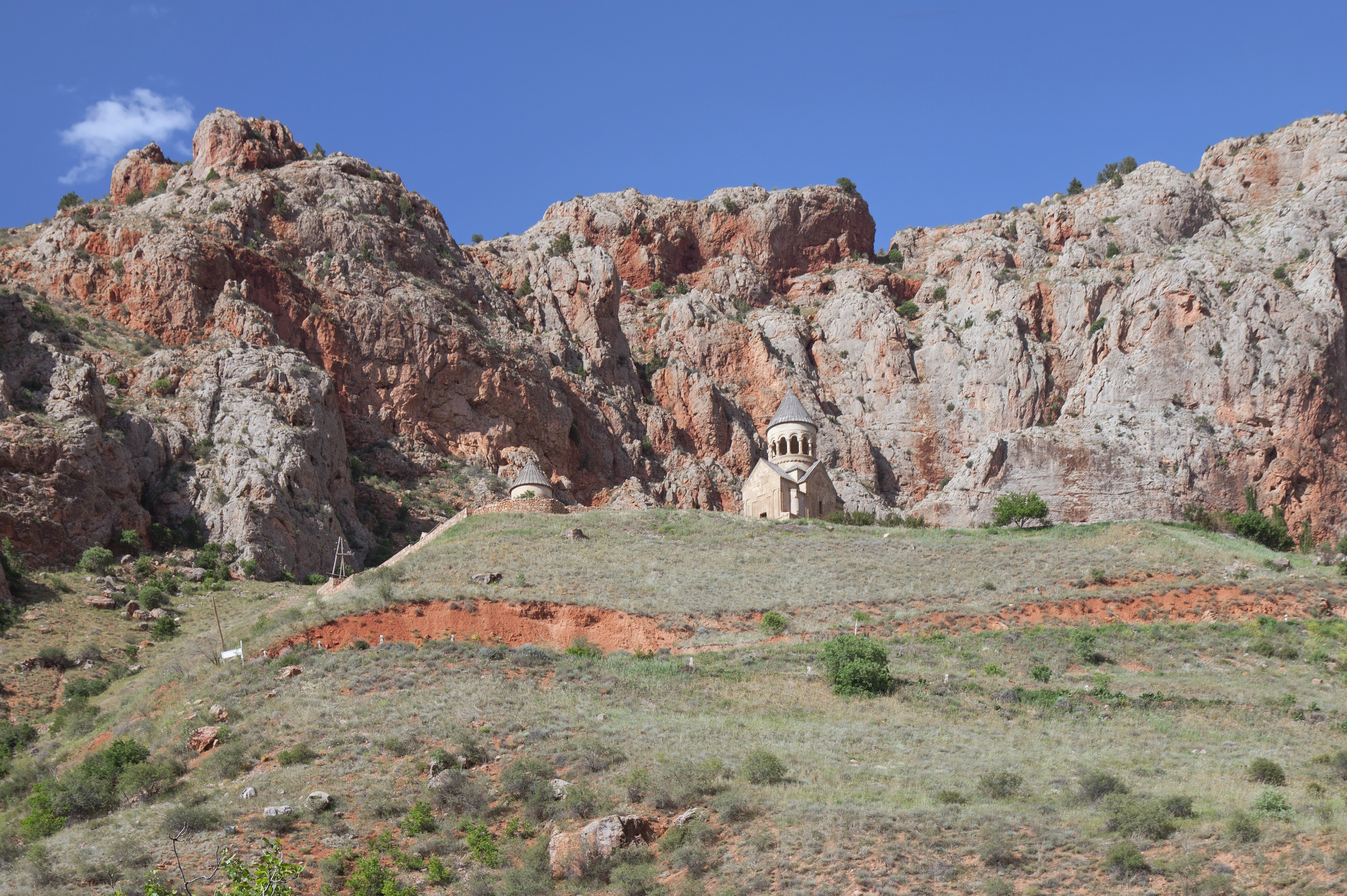 2014 Prowincja Wajoc Dzor, Wąwóz Gnishik (Wąwóz Norawank), Widok na klasztor Norawank (05)