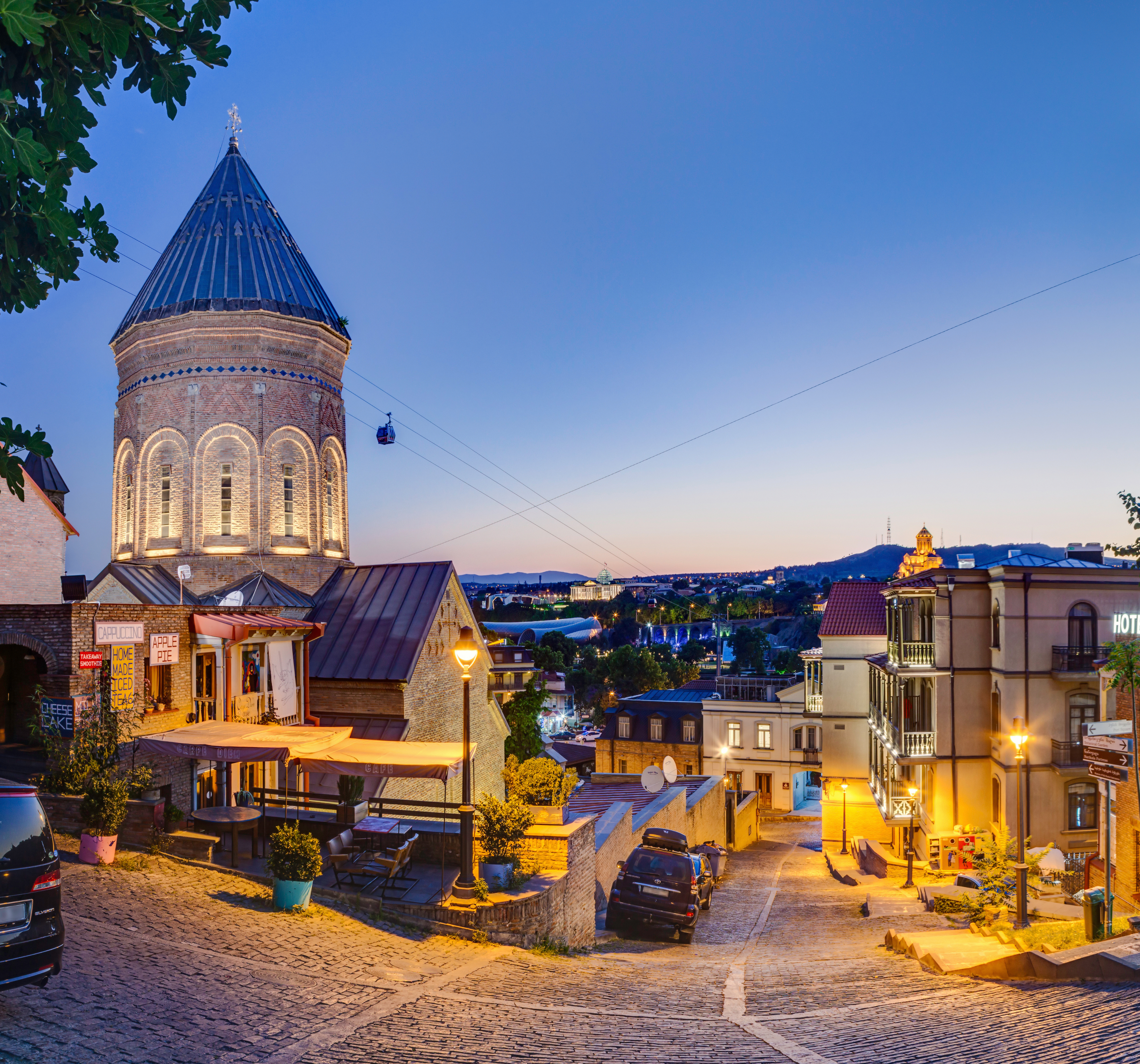 St tbilisi. Saint George's Church, Tbilisi. Тбилиси Церковь Григола Хандзтели. Кашвети Тбилиси. Saint George's Armenian Cathedral.