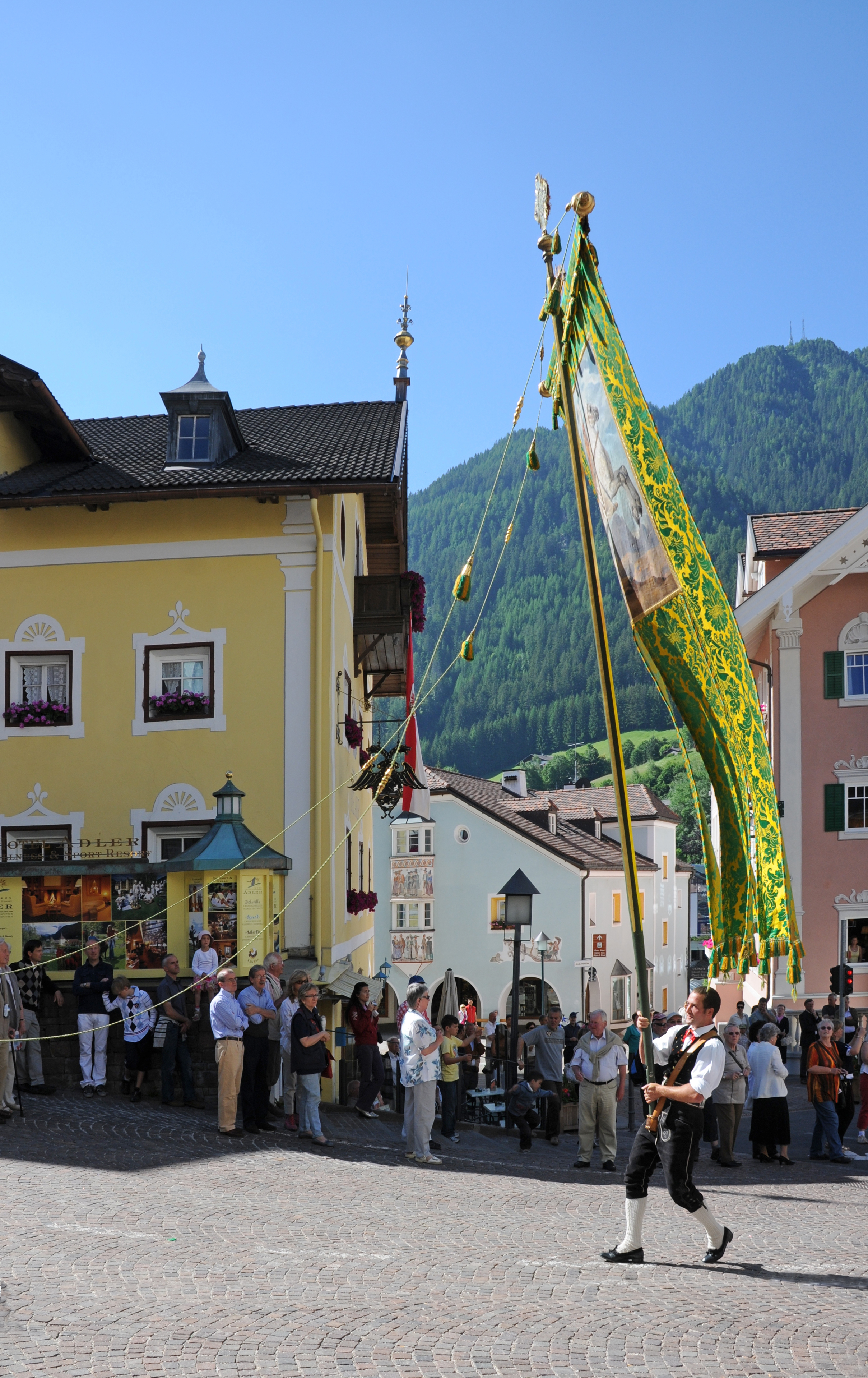 Kirchenfahne Fronleichnam St. Ulrich in Gröden