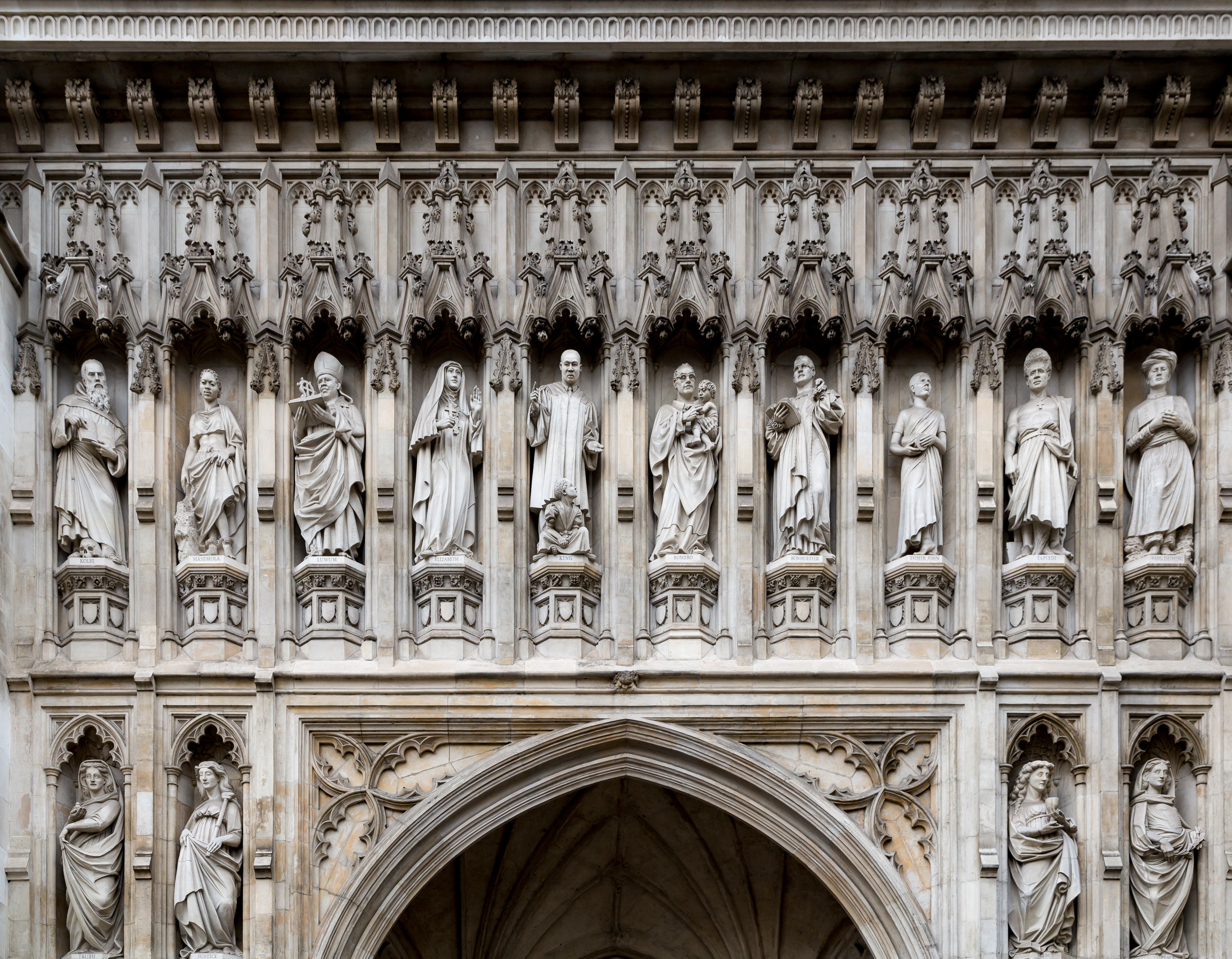 London UK Sculptures-at-Westminister-Abbey-Westgate-01