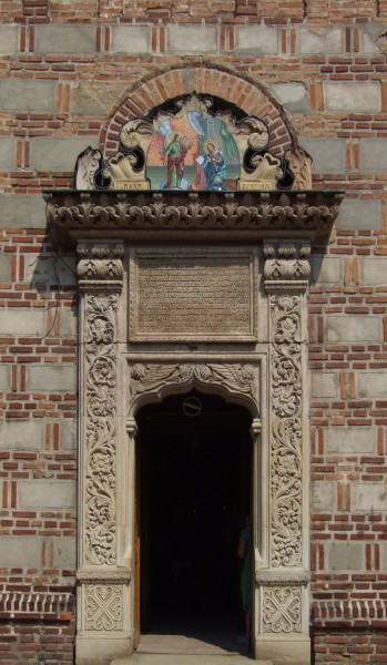 Biserica Curtea Veche - entrance