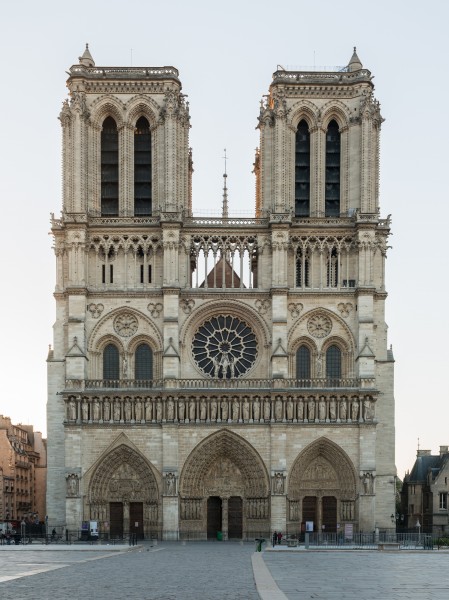 Cathédrale Notre-Dame de Paris, Northwest view at sunrise 20140320