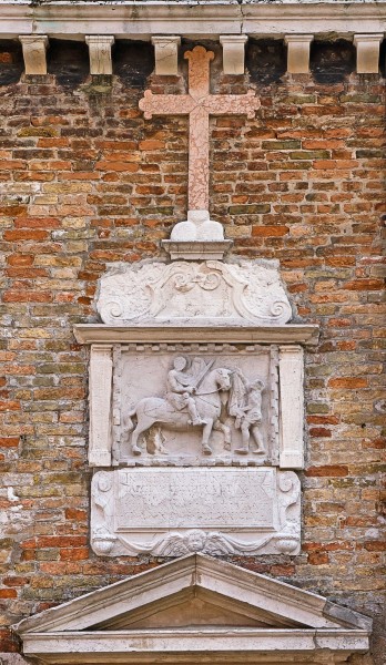 Chiesa di San Martino, Bas-relief