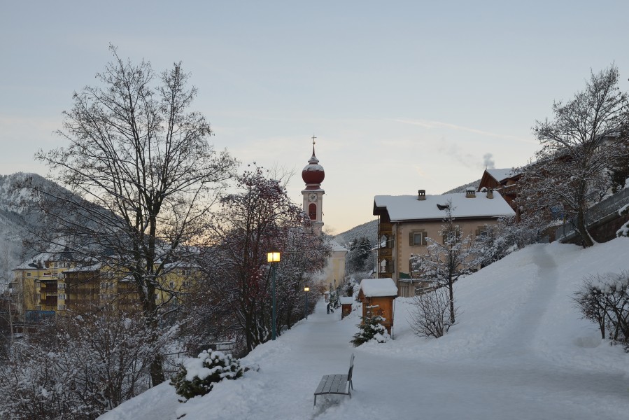 Pfarrkirche St Ulrich in Gröden Ostansicht Morgendämmerung