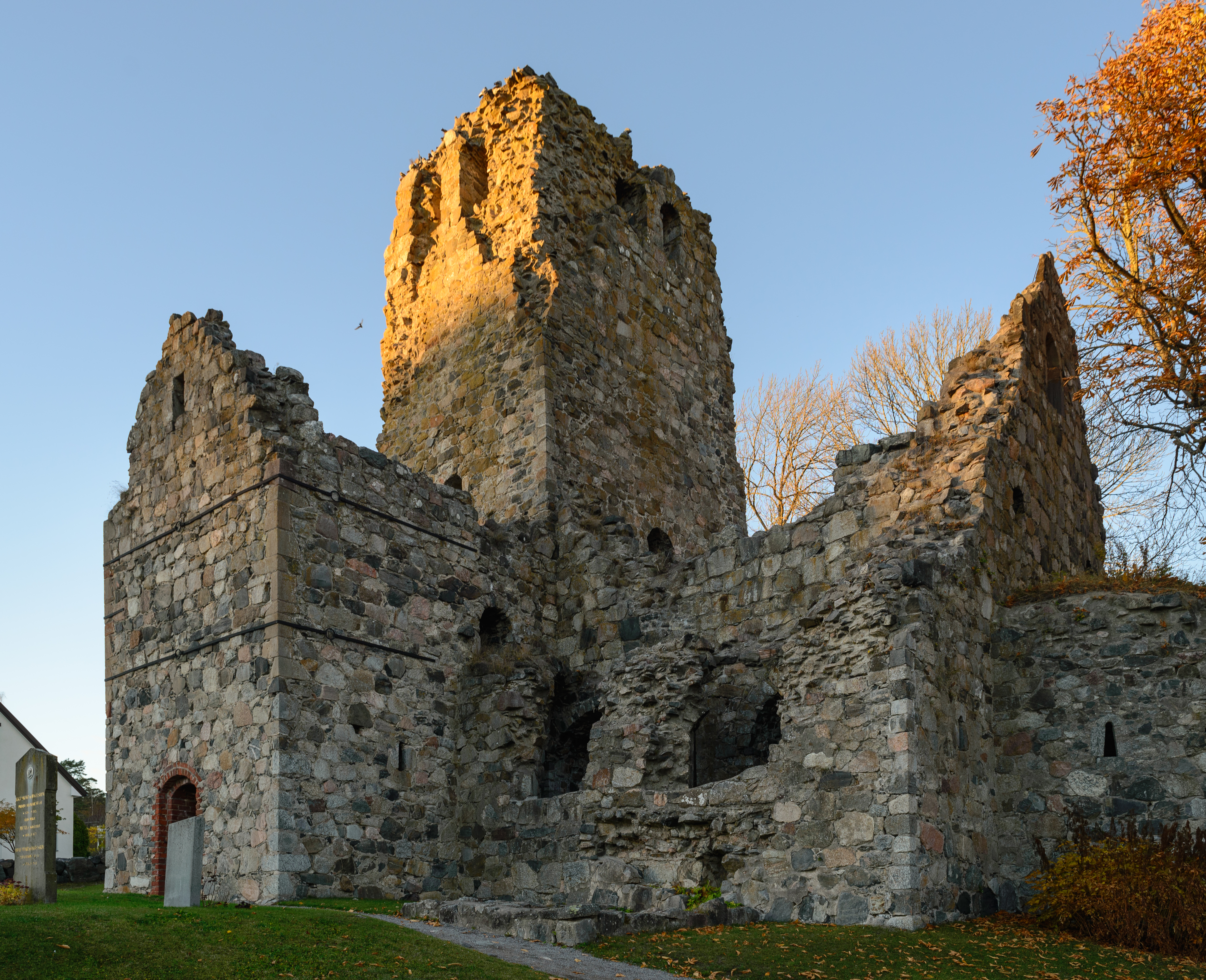 Sankt Olofs kyrkoruin October 2016 02