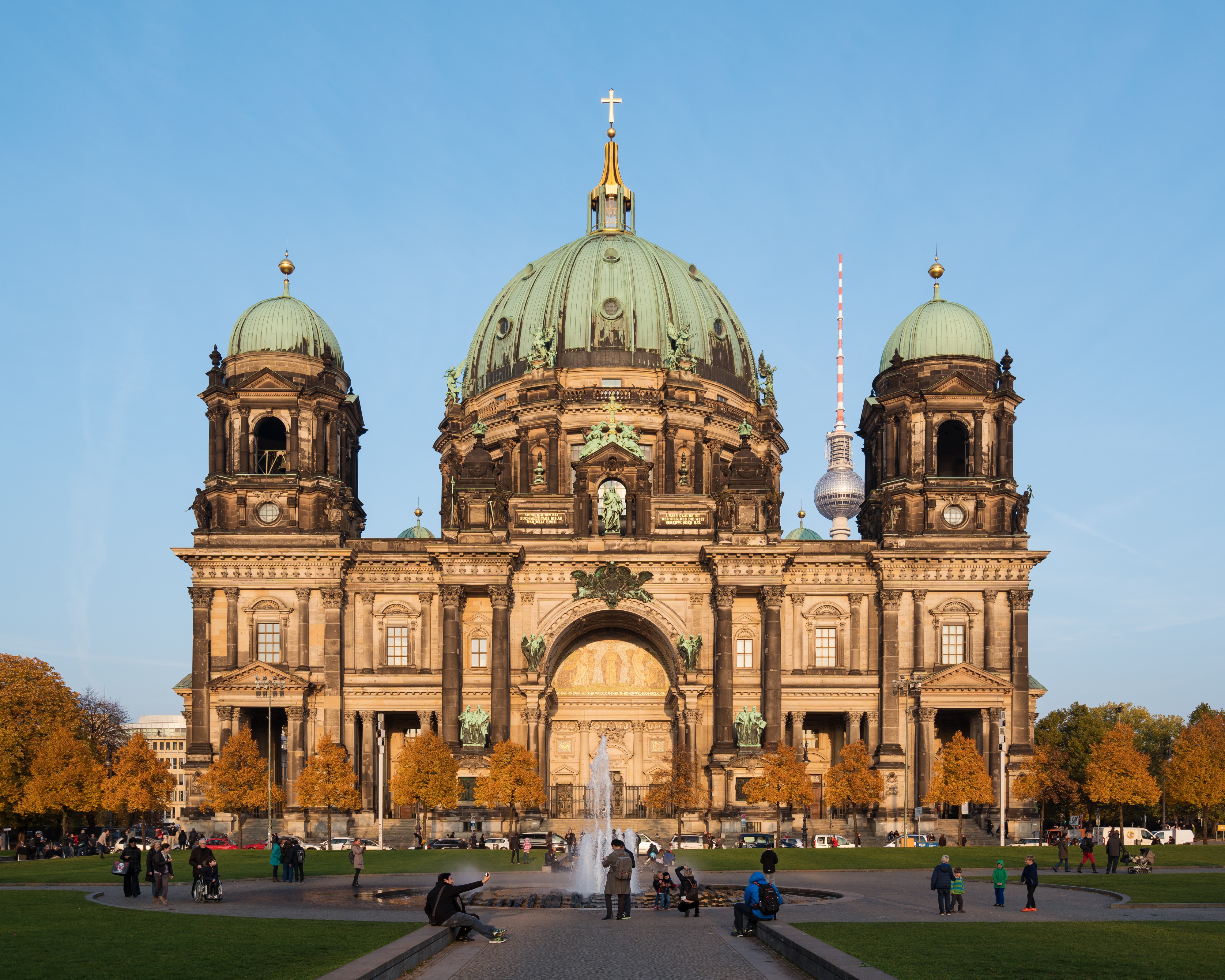 Berliner Dom vor Sonnenuntergang