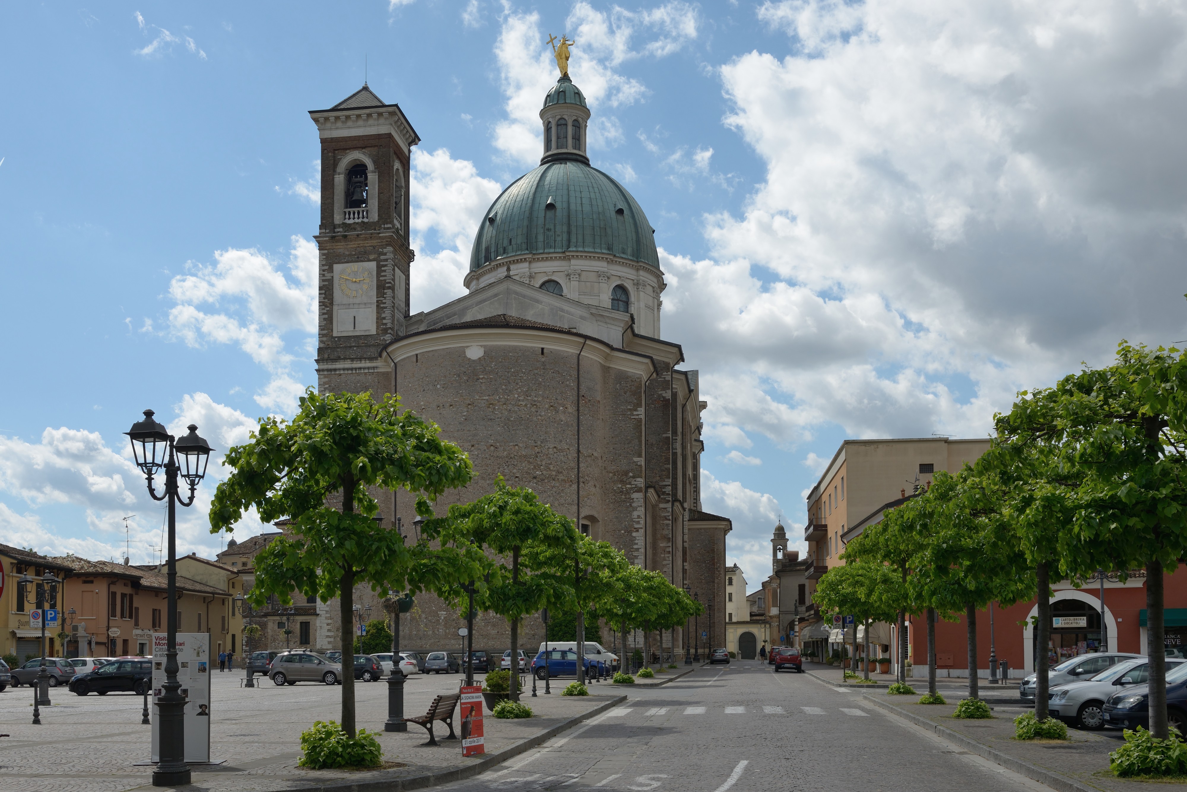 Montichiari duomo e piazza Conte Treccani