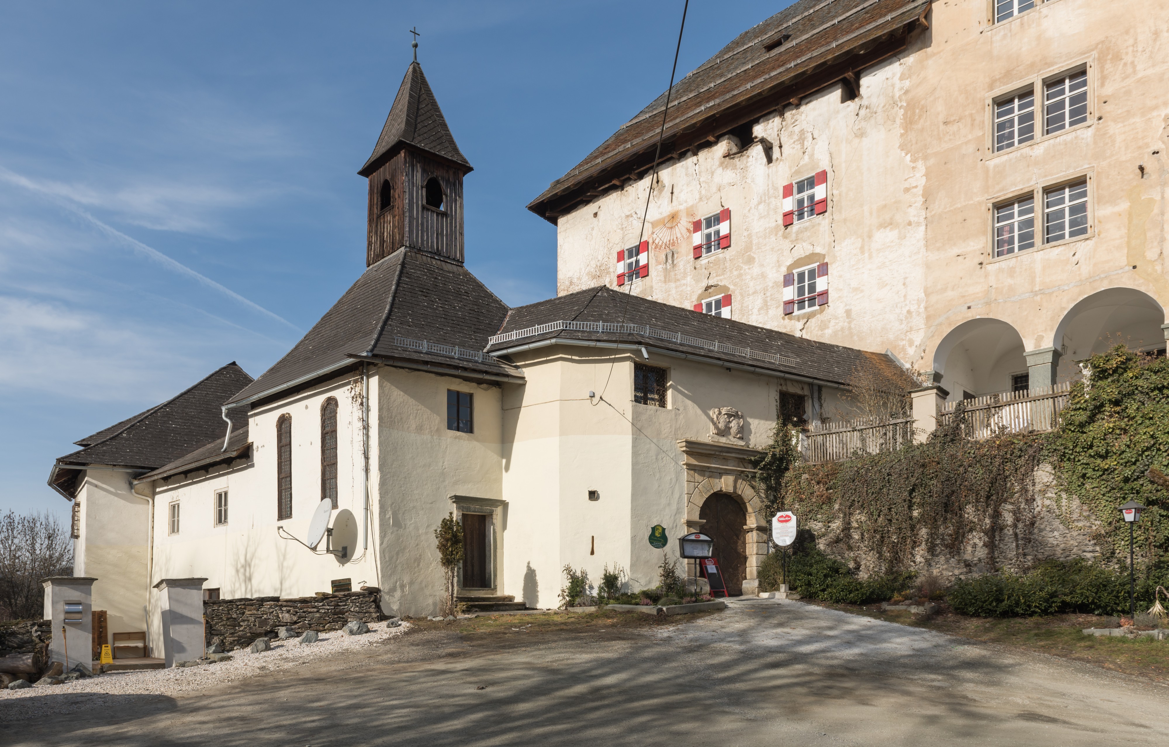 Moosburg Schloss Schlosskapelle und Portal SO-Ansicht 26012016 0355