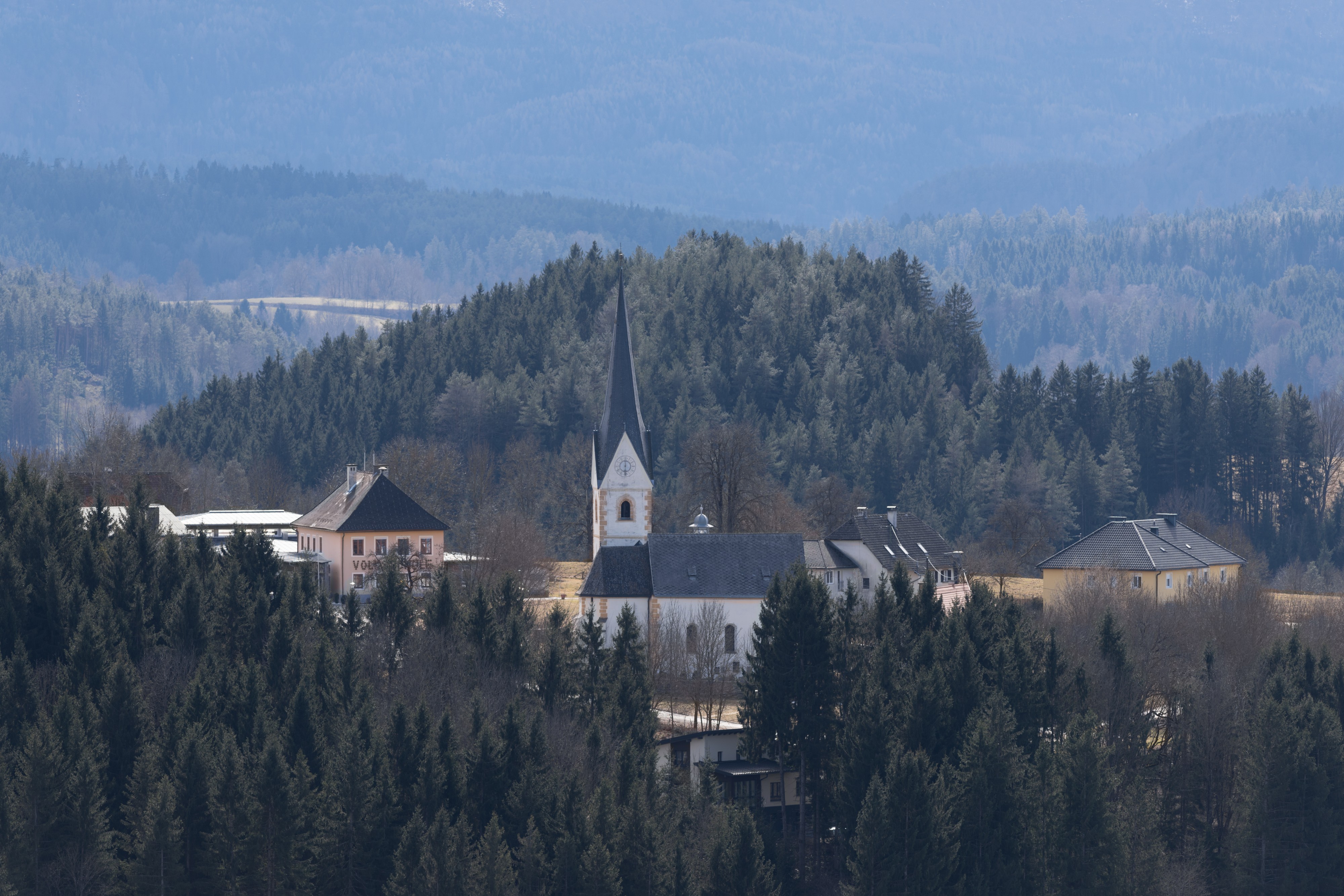 Moosburg Tigring Volksschule und Pfarrkirche hl Egyd 05032015 0369