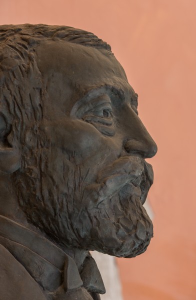 Adam Politzer (1835-1920), physician, Nr. 135, bust (bronze) in the Arkadenhof of the University of Vienna-3630