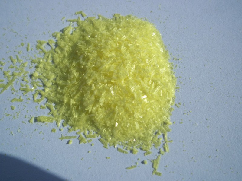 Crystals of 2,6-bis(phenylmethylene)cyclohexanone