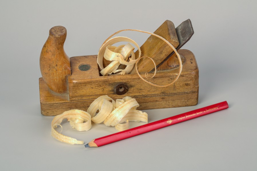 Germany Plane-with-wood-shavings-and-carpenters-pencil-01