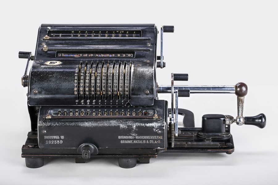 Mechanical-calculator-Brunsviga-15-01a