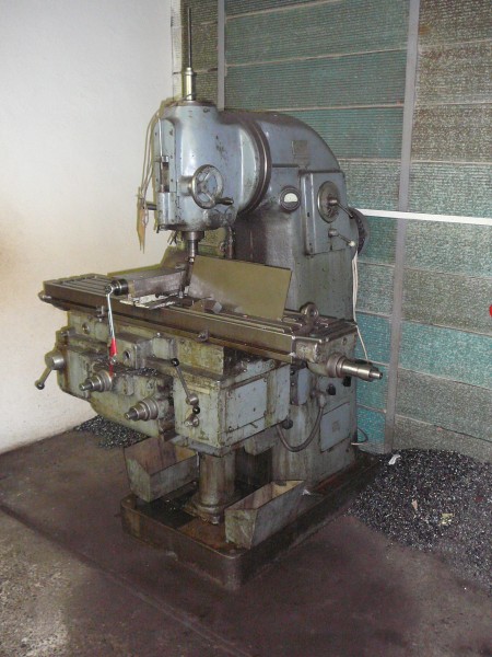 Milling machine