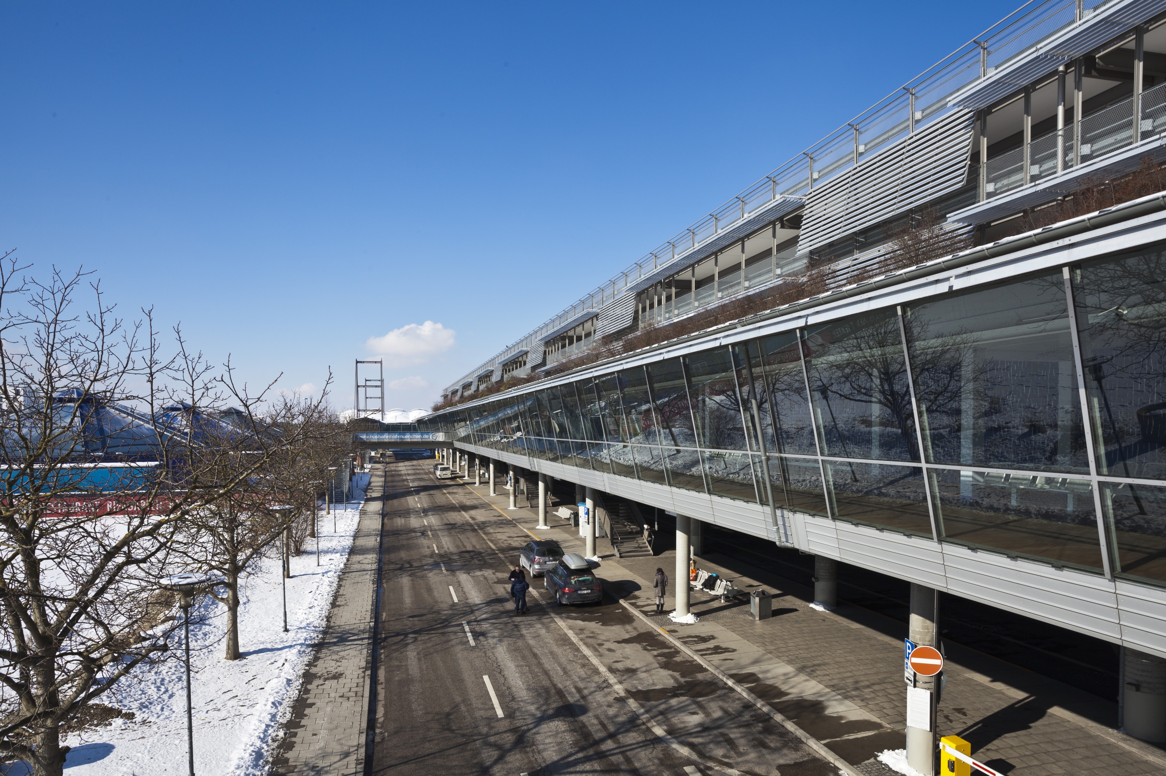 Estación de autobuses Fröttmaning-Múnich, Alemania, 2013-02-11, DD 01