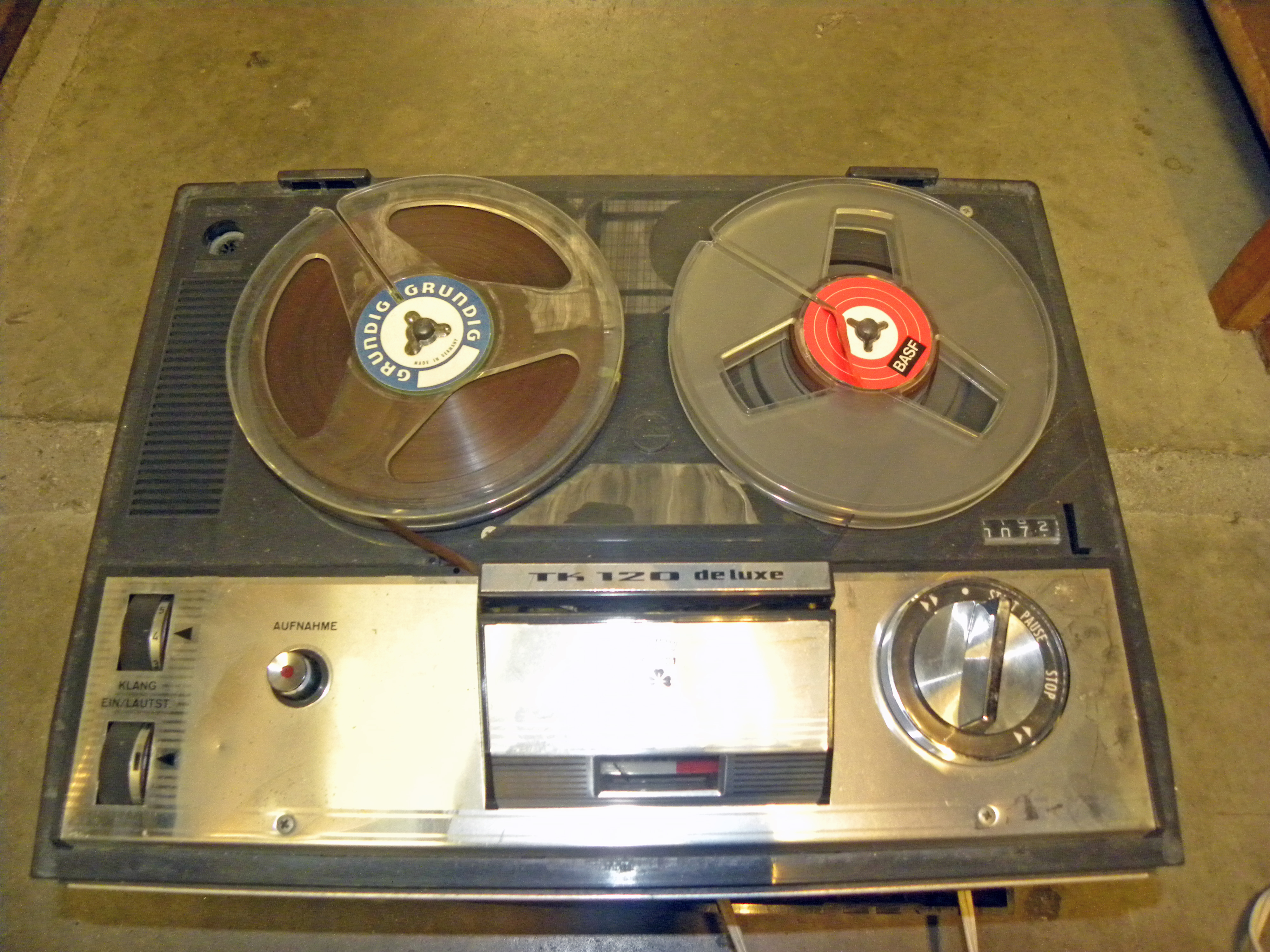 Grundig TK120 deluxe reel to reel tape deck