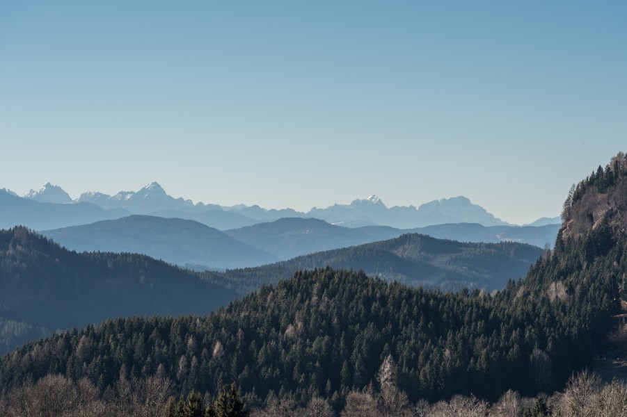 Liebenfels Soerg Blick gen SW auf das Klagenfurter Becken und Julische Alpen 29122016 4753