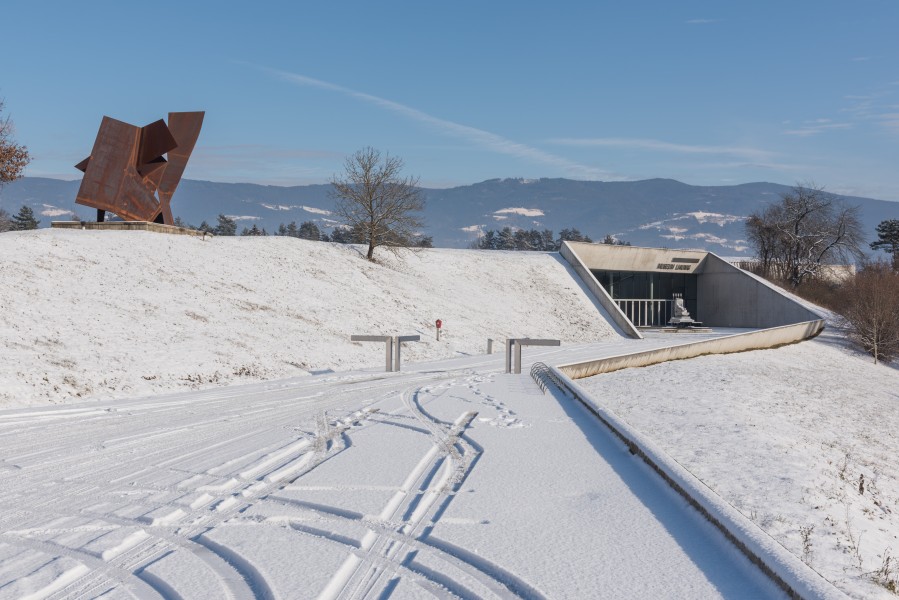 Neuhaus Museum Liaunig Eingangsbereich mit Plastiken 08012015 9967