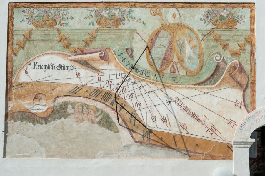 Ossiach Stift Nord-Trakt hofseitige Sonnenuhr 06102016 4556