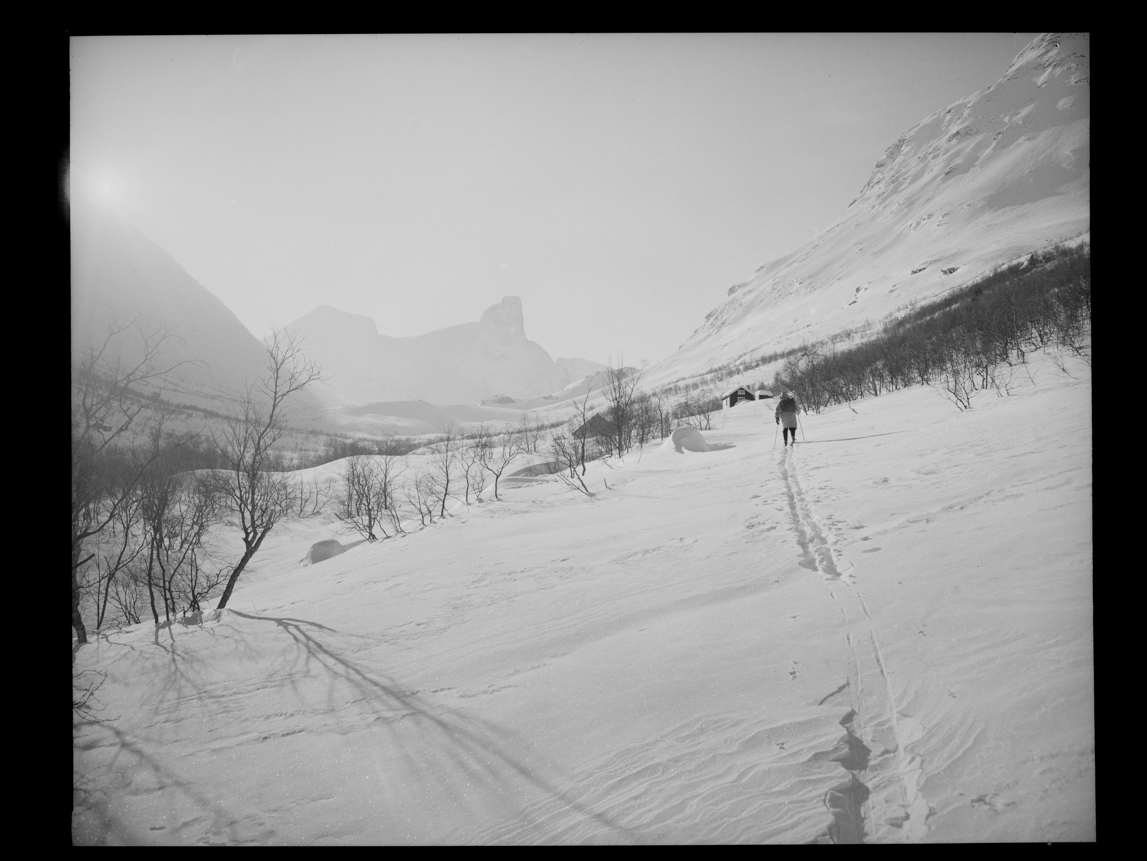 Romsdalshorn, Vengjedalen - no-nb digifoto 20150205 00094 NB MIT FNR 15760 B