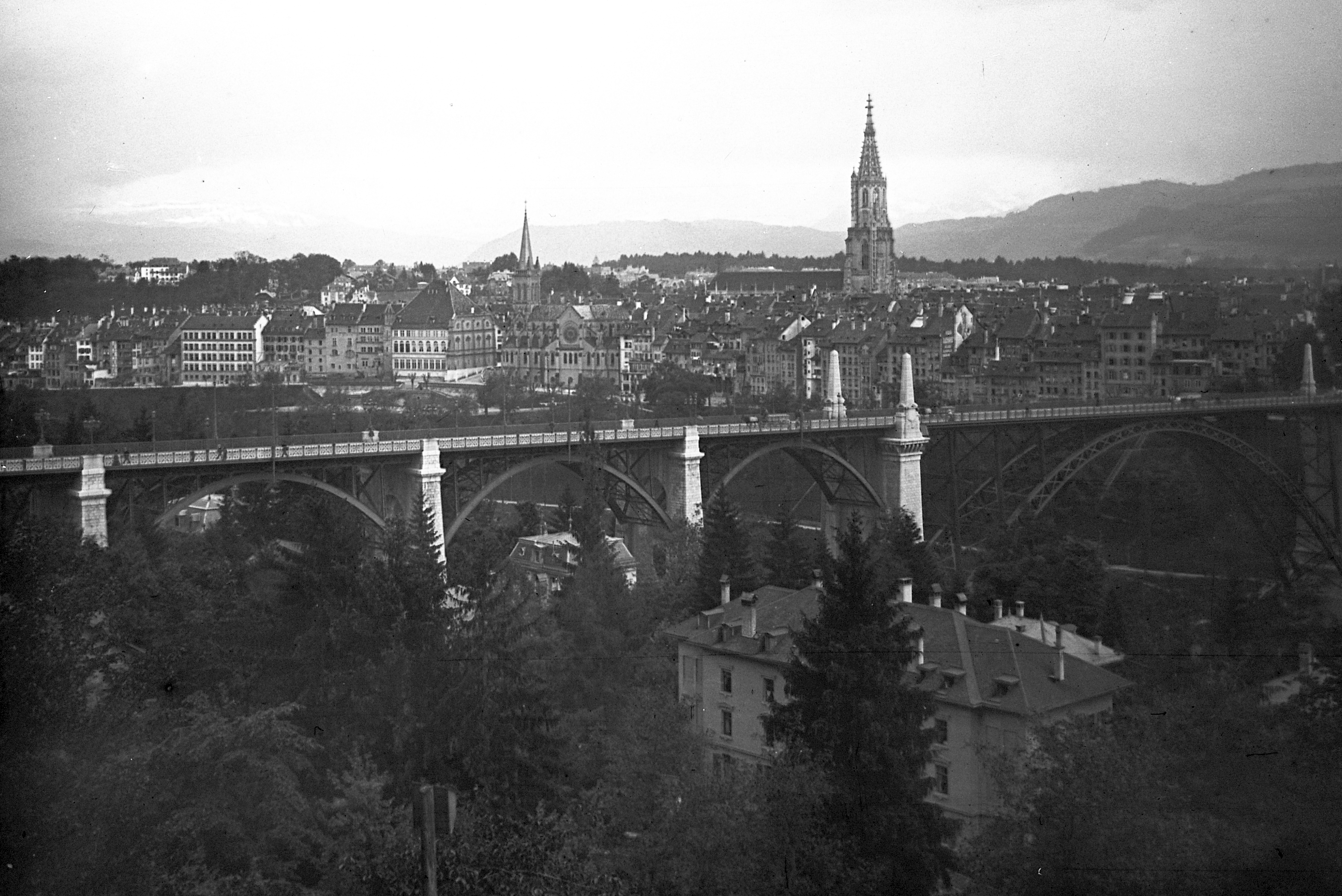 Aare folyó áthidalása (Kornhausbrücke), szemben a Münster-székesegyház. Fortepan 17777