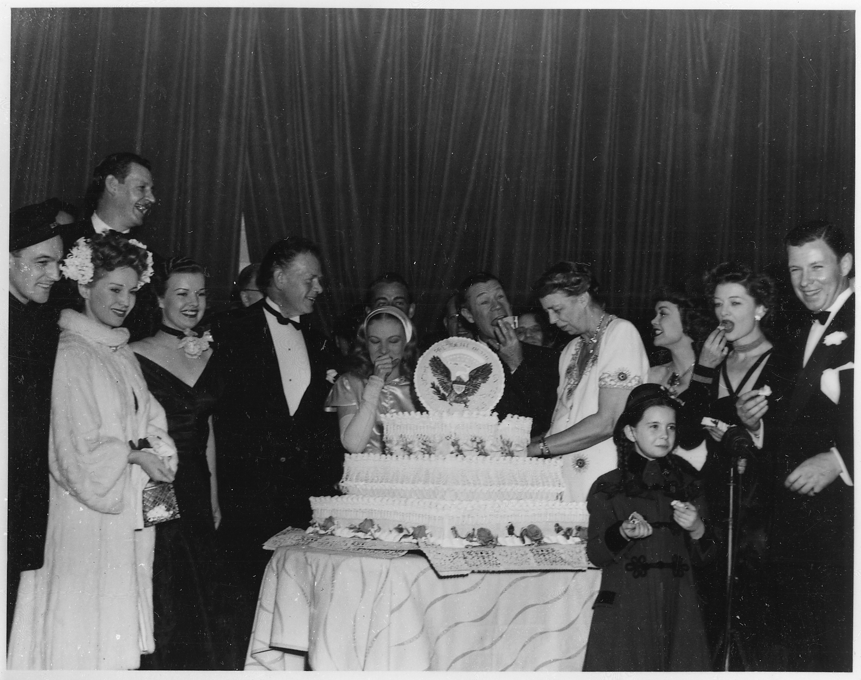 Eleanor Roosevelt, Gene Kelly, Charles Bickford, Veroinca Lake, Joe E. Brown, Jane Wyman, Myrna Loy, George Murphy... - NARA - 196787