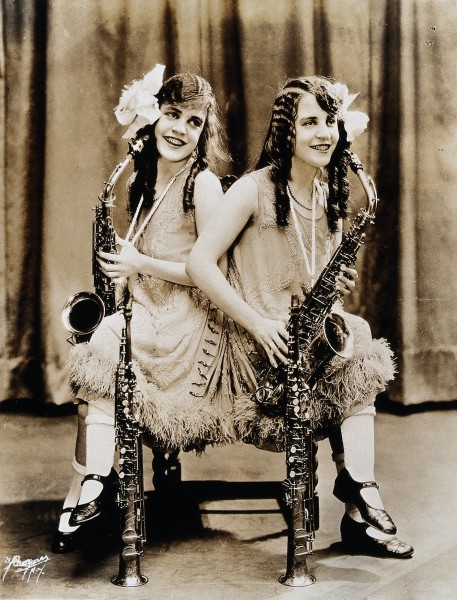 Daisy and Violet Hilton, conjoined twins, with saxophones. P Wellcome V0029581
