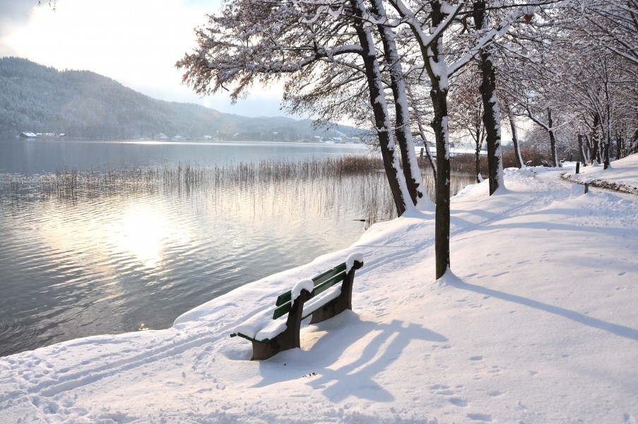 Poertschach Halbinselpromenade Landspitz Bank am Ufer 144012013 501