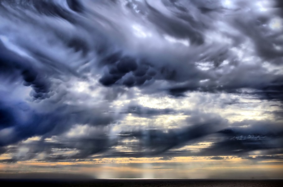 Mammatus clouds and crepuscular rays new