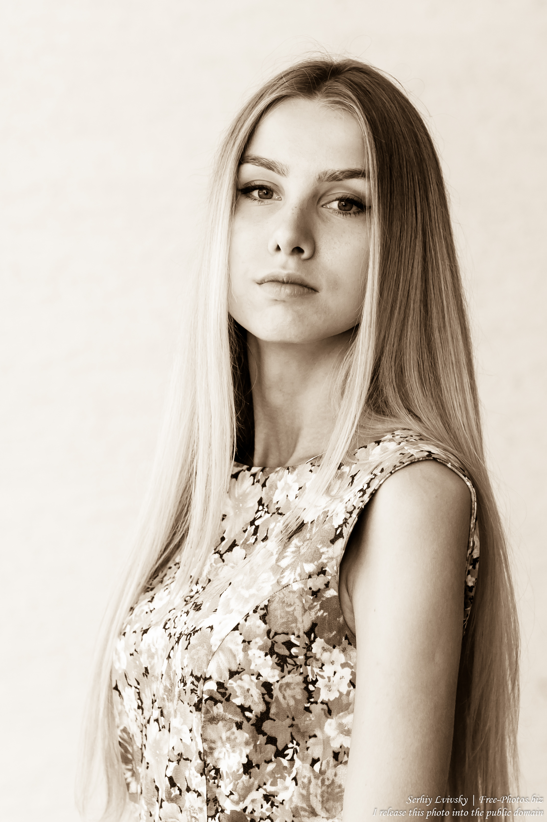 Photo Of A 21 Year Old Natural Blond Girl Photographed By Serhiy Lvivsky In July 2016 Picture 5