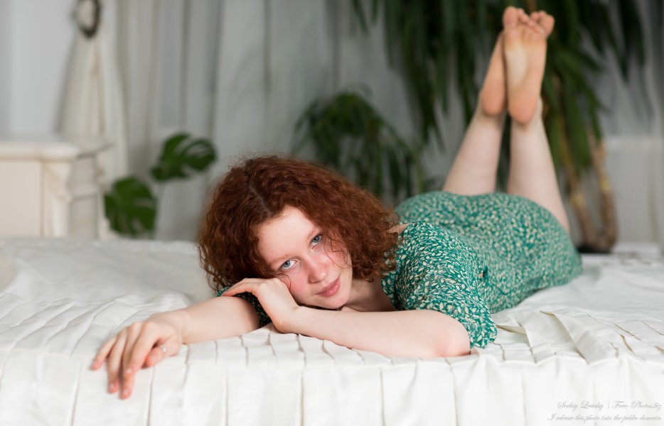 Alina - an 18-year-old girl with natural red curly hair, the first photo session by Serhiy Lvivsky, taken in January 2024, picture 7