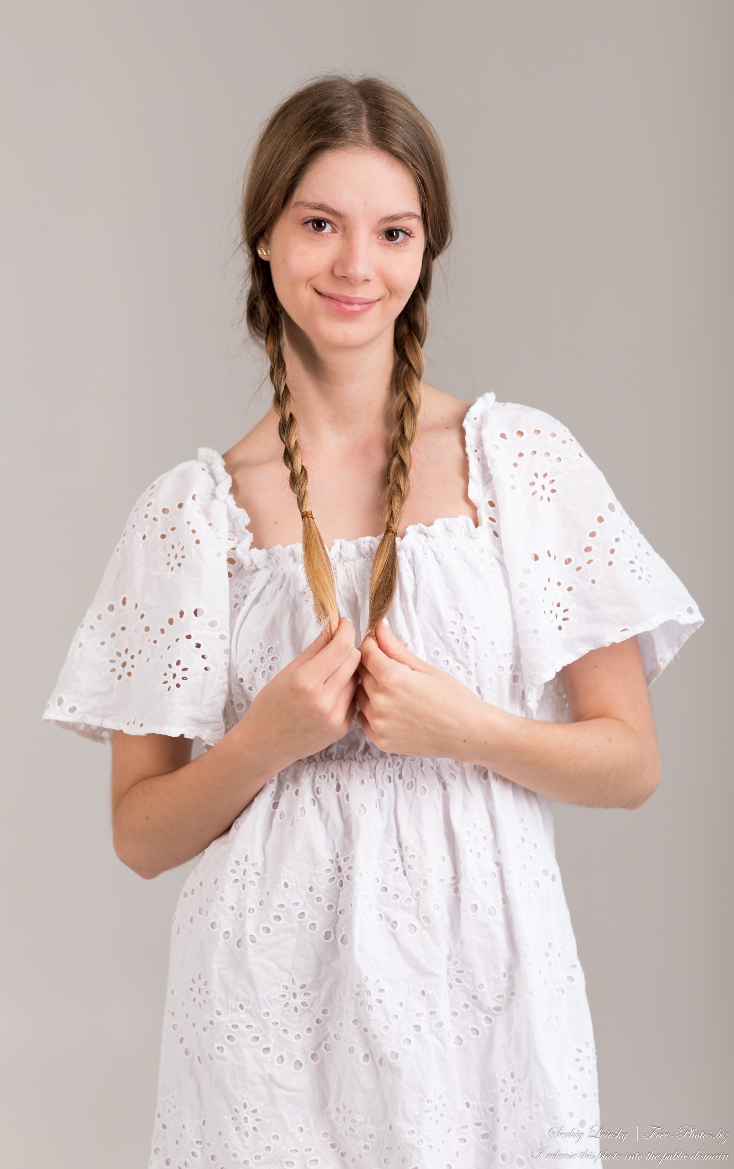 Vika - a 19-year-old girl - from the fourth photo session, taken by Serhiy Lvivsky in January 2024, portrait 21