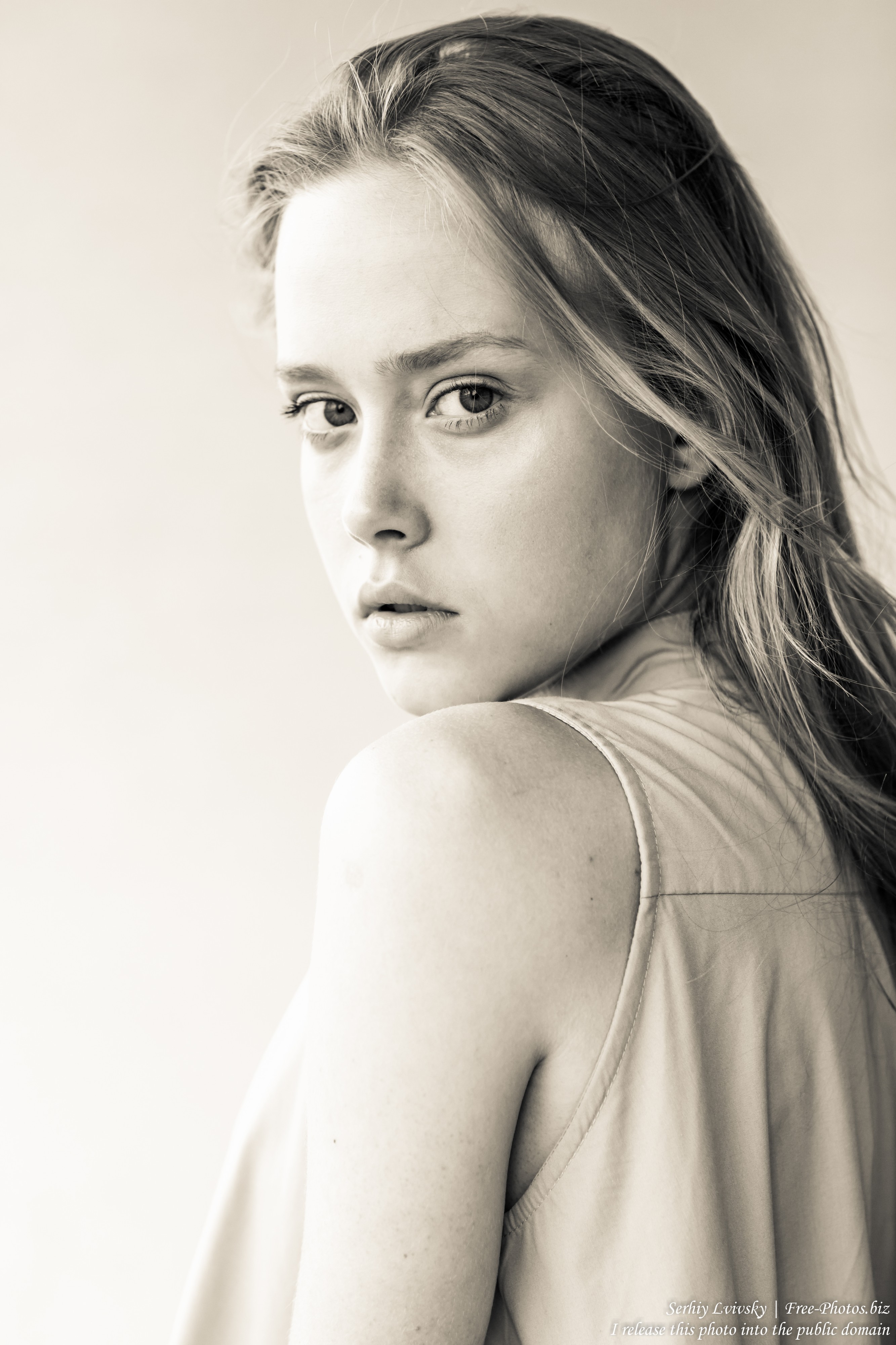 Photo Of Ania An 18 Year Old Natural Blonde Girl Photographed In June 2019 By Serhiy Lvivsky