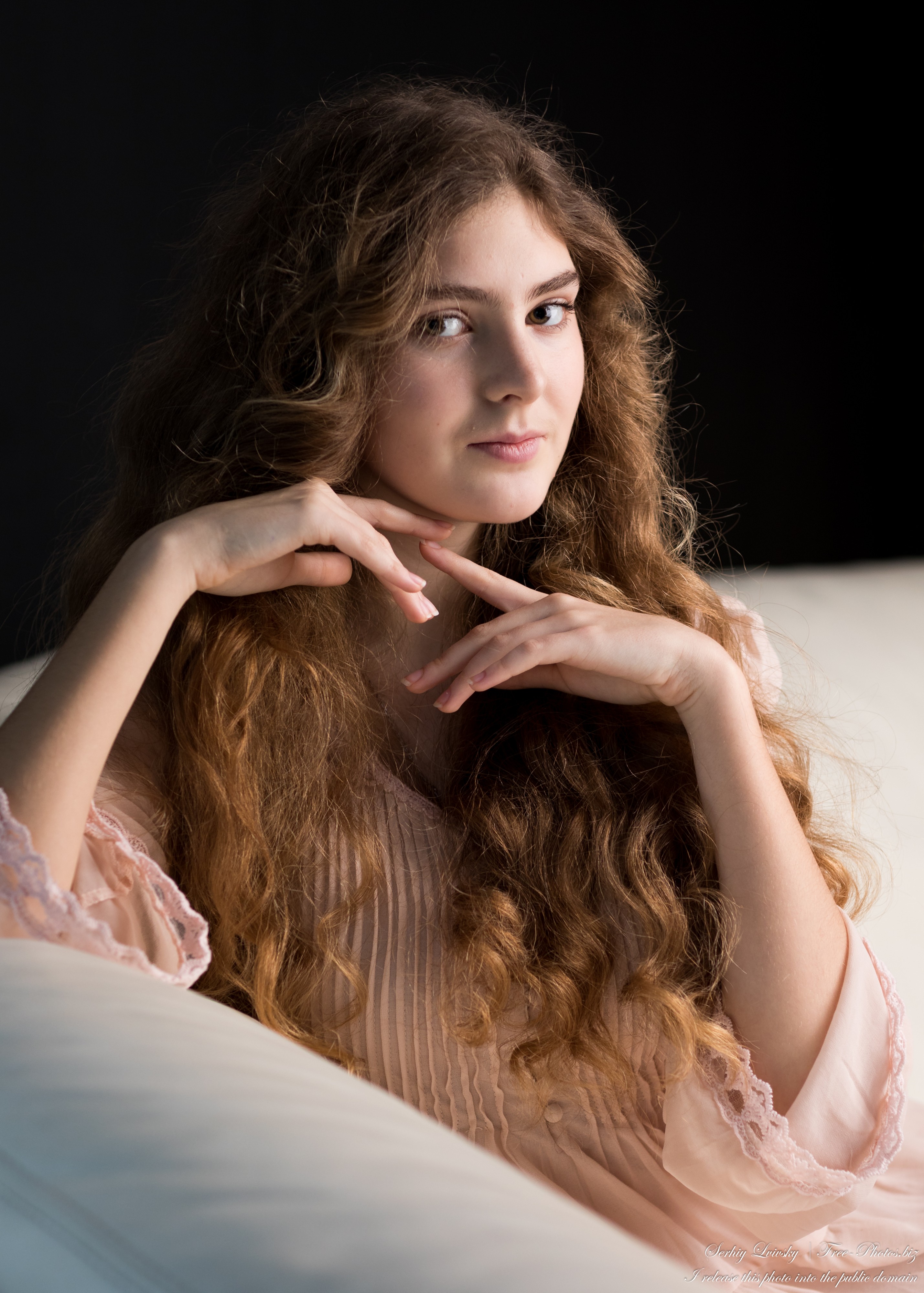https://www.free-photos.biz/images/people/girls/thumb/kornelia_a_15-year-old_girl_with_curly_hair_photographed_in_march_2023_by_serhiy_lvivsky_15.jpg