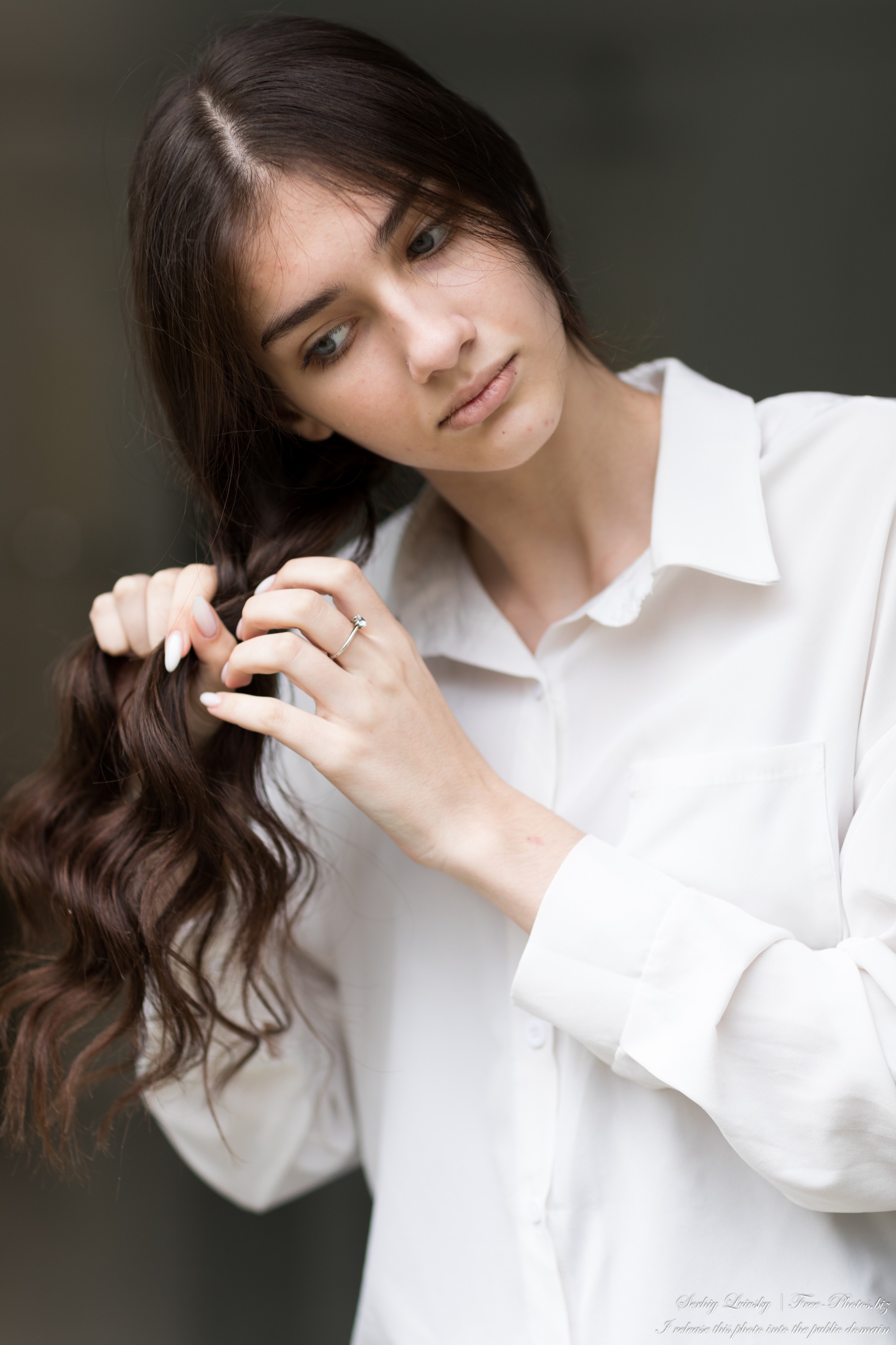 Sasha - a 14-year-old brunette girl with grey-blue eyes, photographed in November 2023 by Serhiy Lvivsky, picture 11