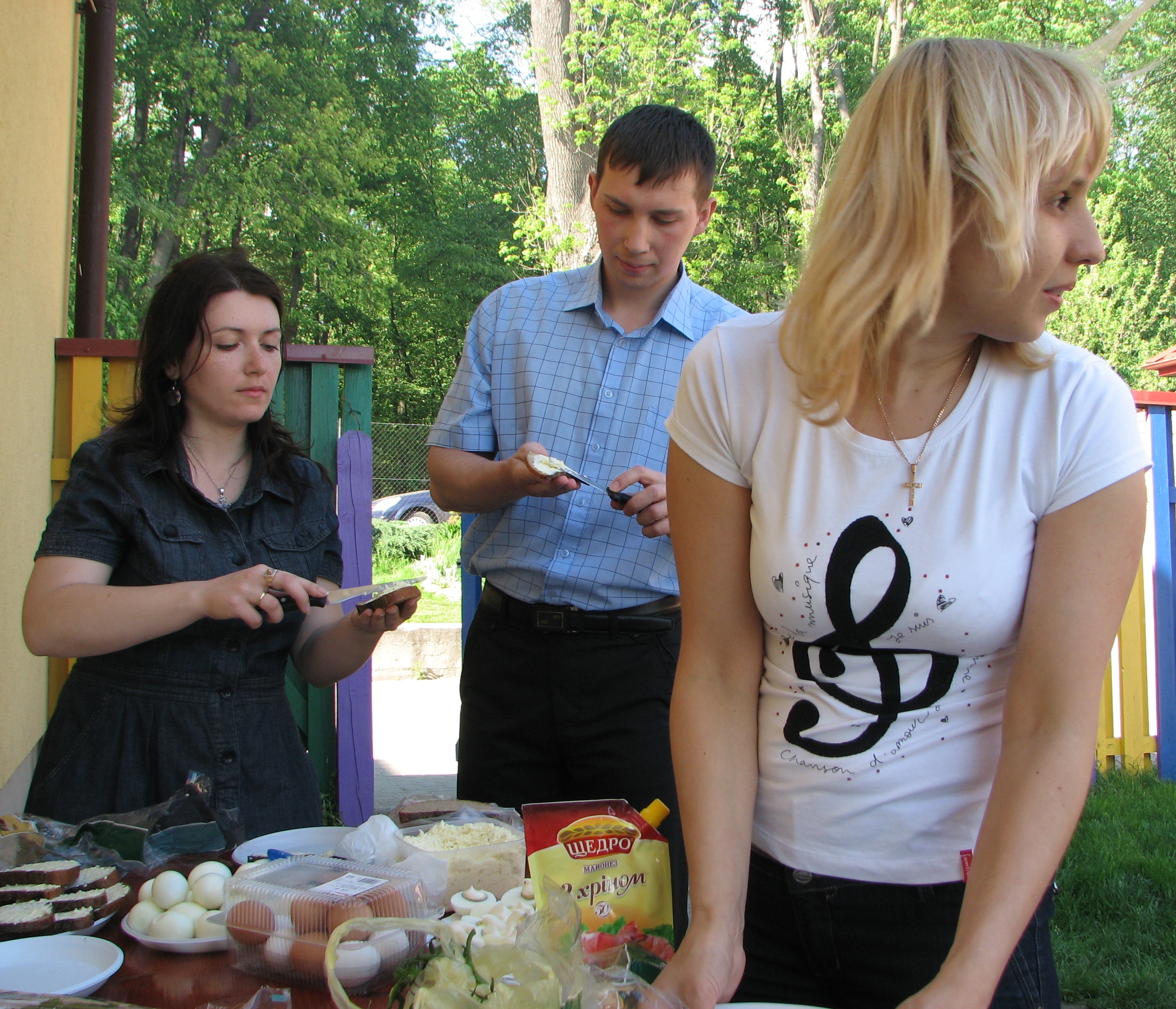 Catholic families of a parish gathered for a picnic, picture 1