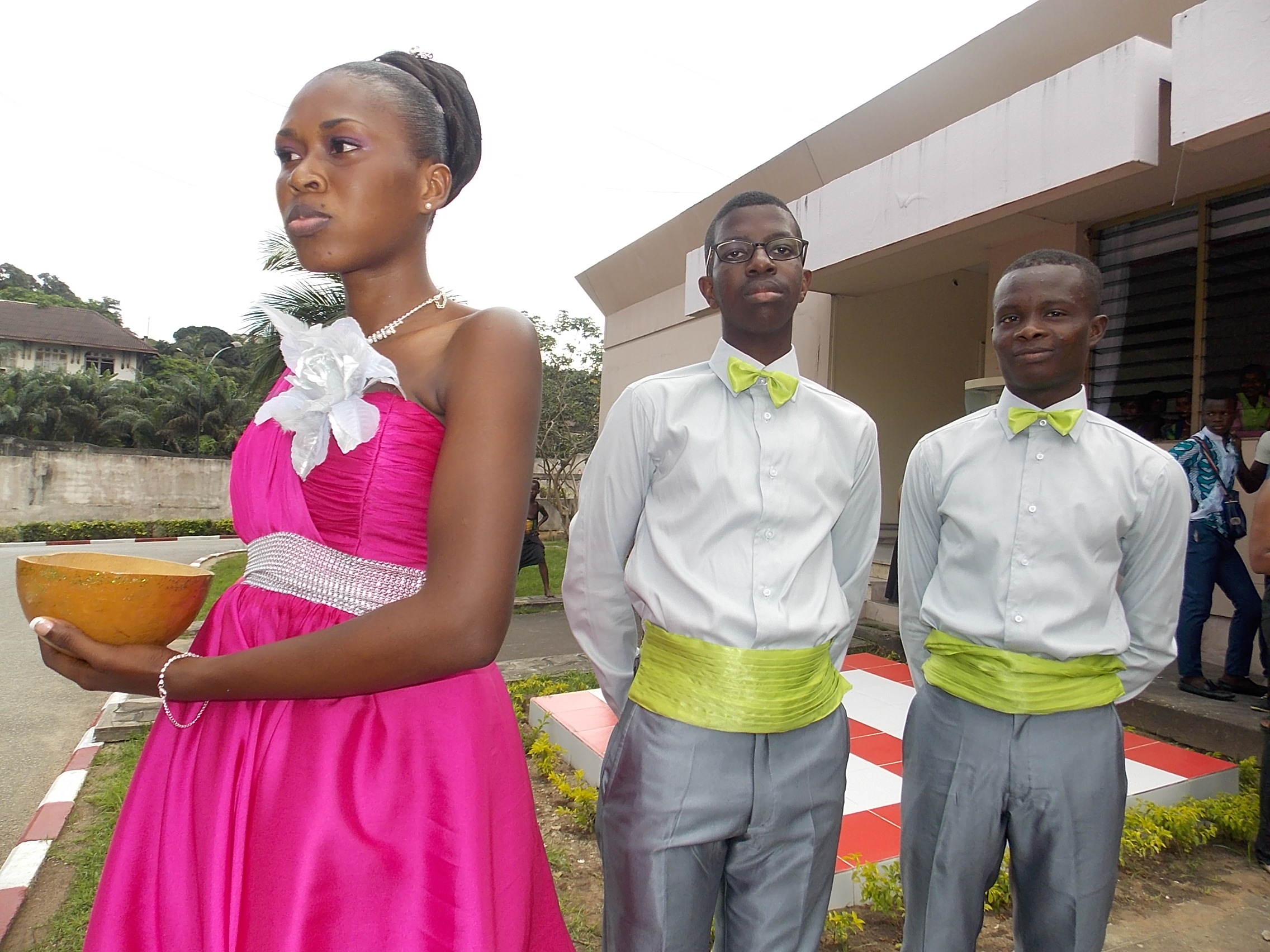 Bridesmaid waiting the bride coming