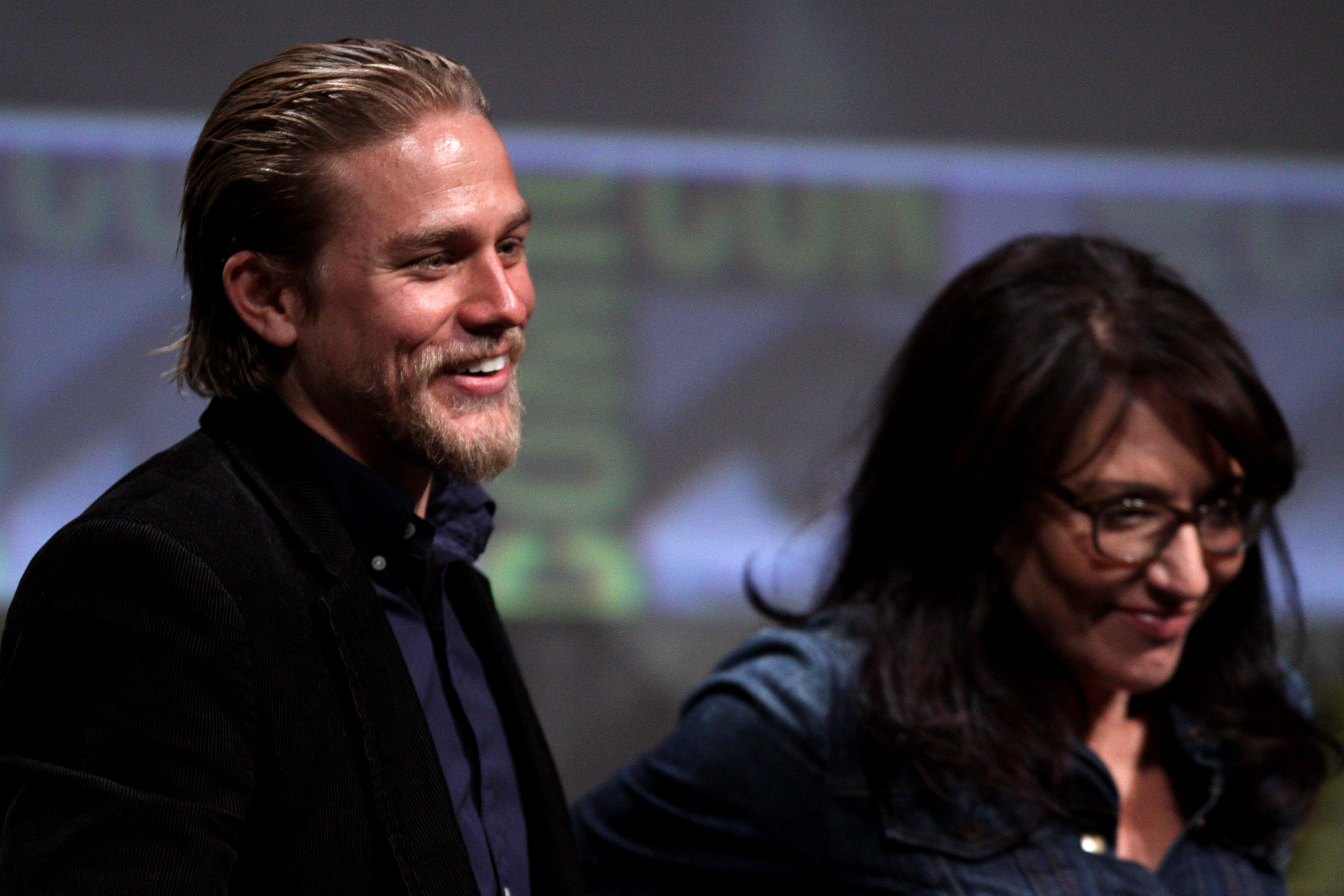 Charlie Hunnam & Katey Sagal (7607413794)