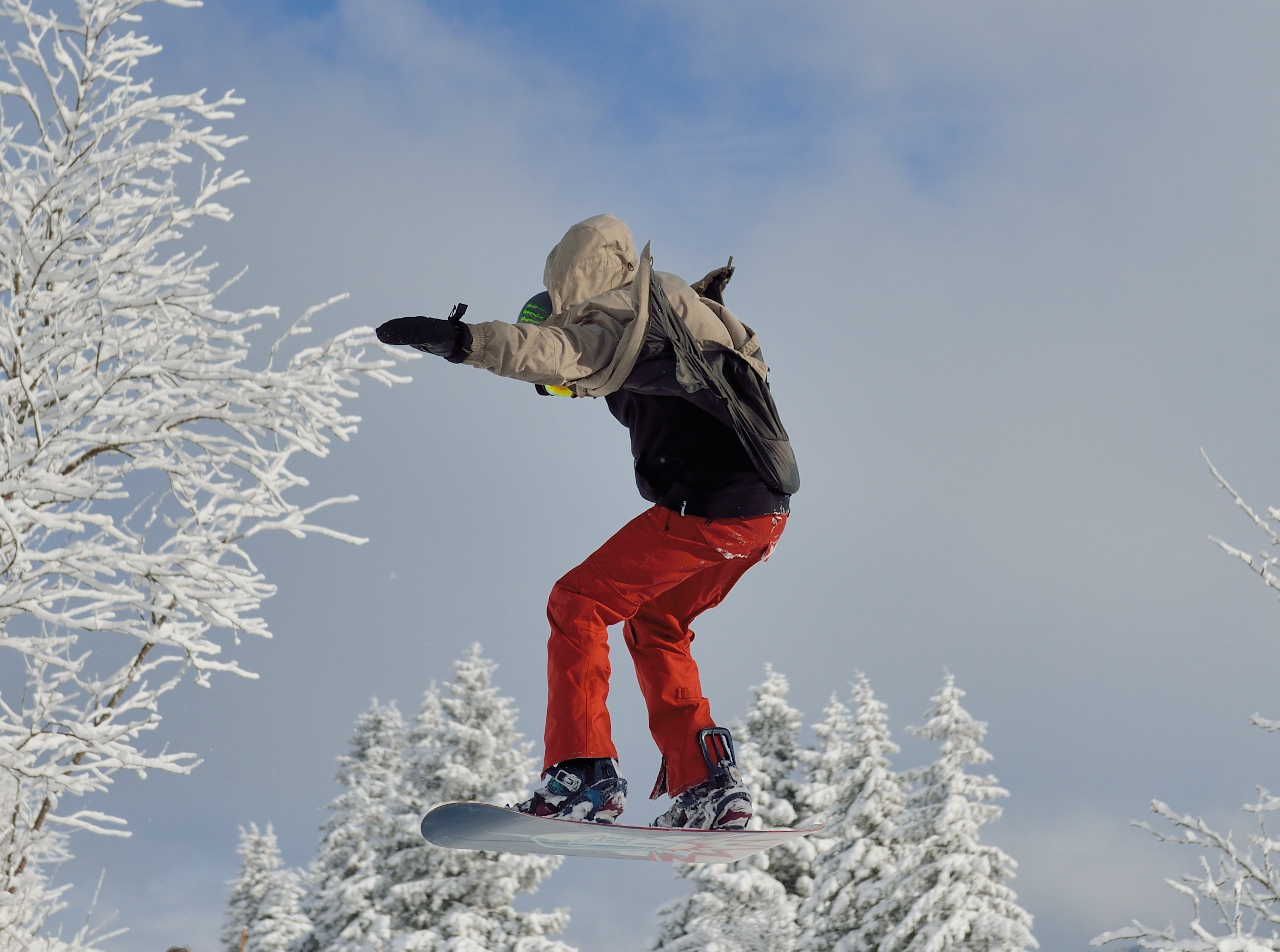 Feldberg - Jumping Snowboarder1