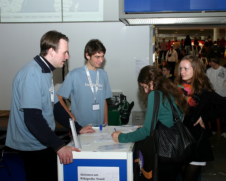 Wikipedia-Stand auf der Jugendmesse YOU Berlin (6606)