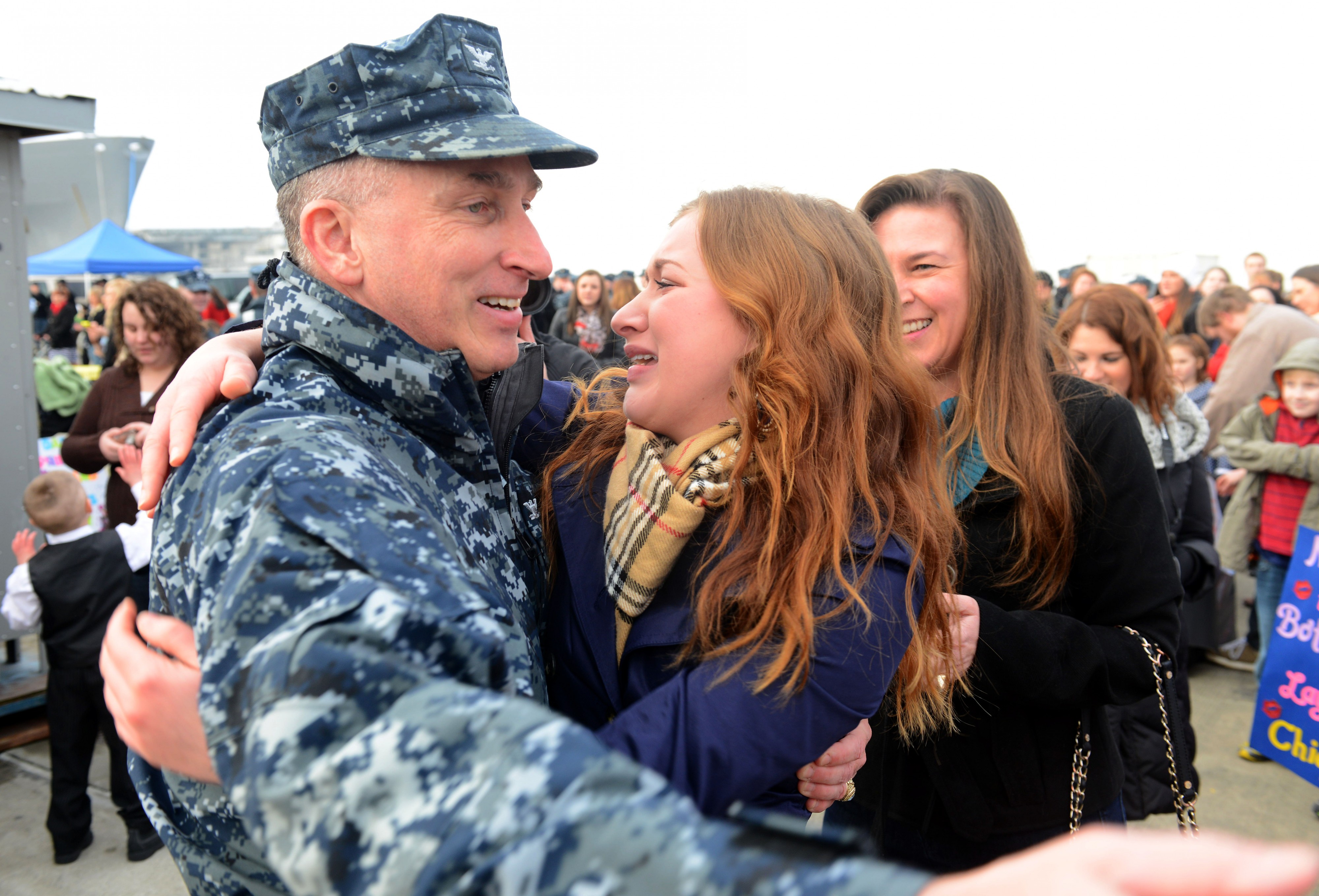 USS Seawolf returns home. (12106605883)