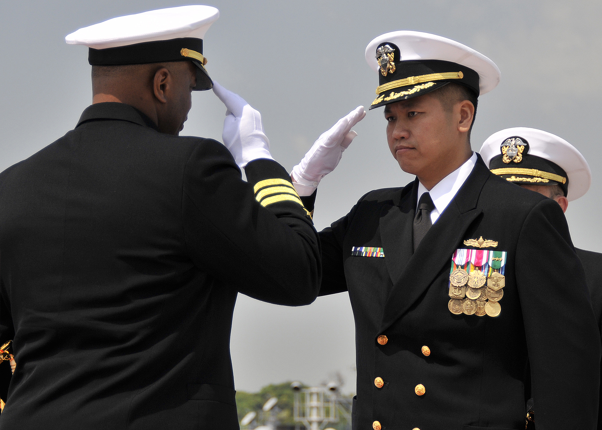 US Navy 090423-N-2013O-104 Cmdr. H.B. Le assumes command of the Arleigh Burke-class guided-missile destroyer USS Lassen (DDG 82), relieving Cmdr. Anthony Simmons