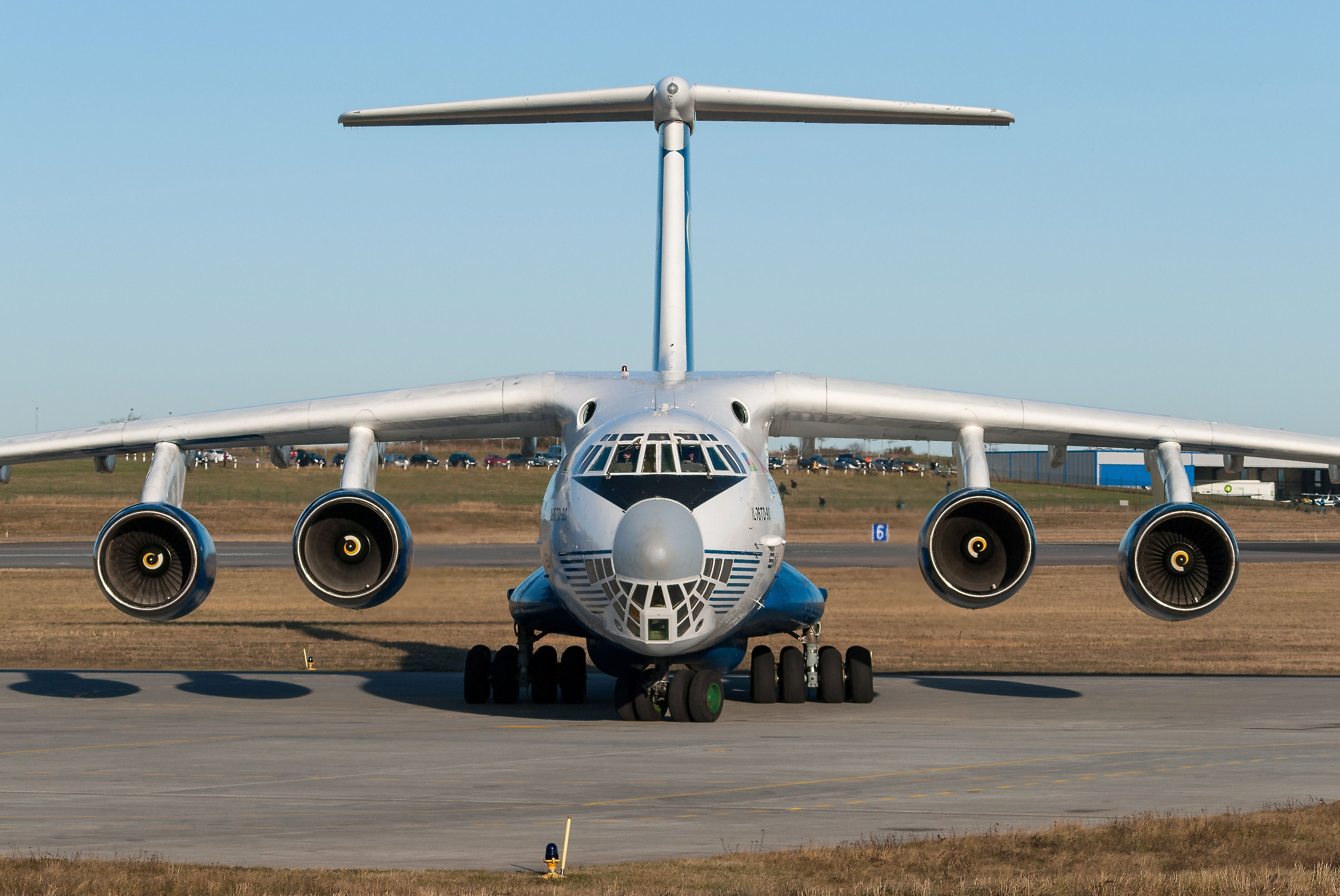 4K-AZ100, Neubrandenburg Airport, 2012-12-28 (41)