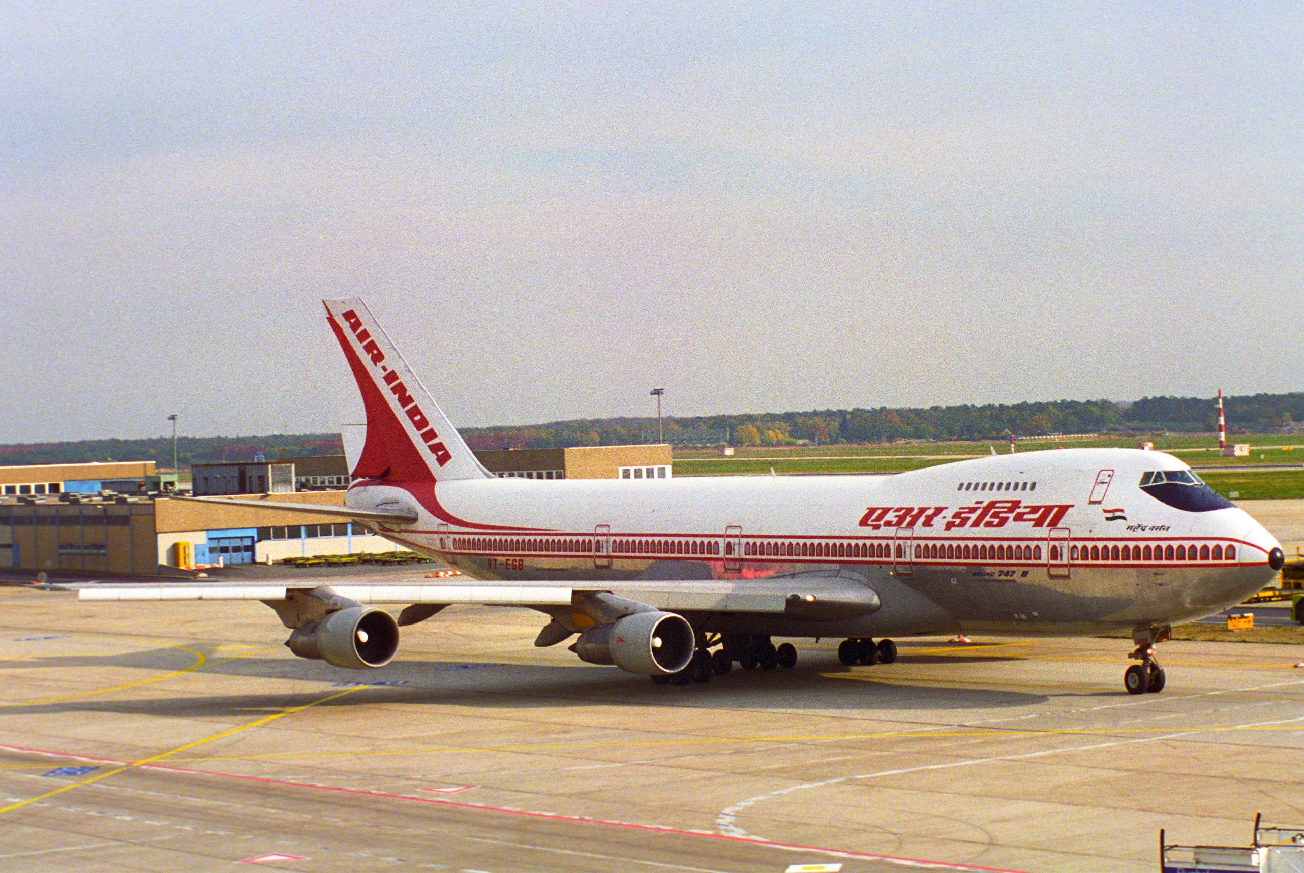 Flight india. Эйр Индия самолет. Индийские авиалинии. Boeing 747 Air India. Индусы на самолете.